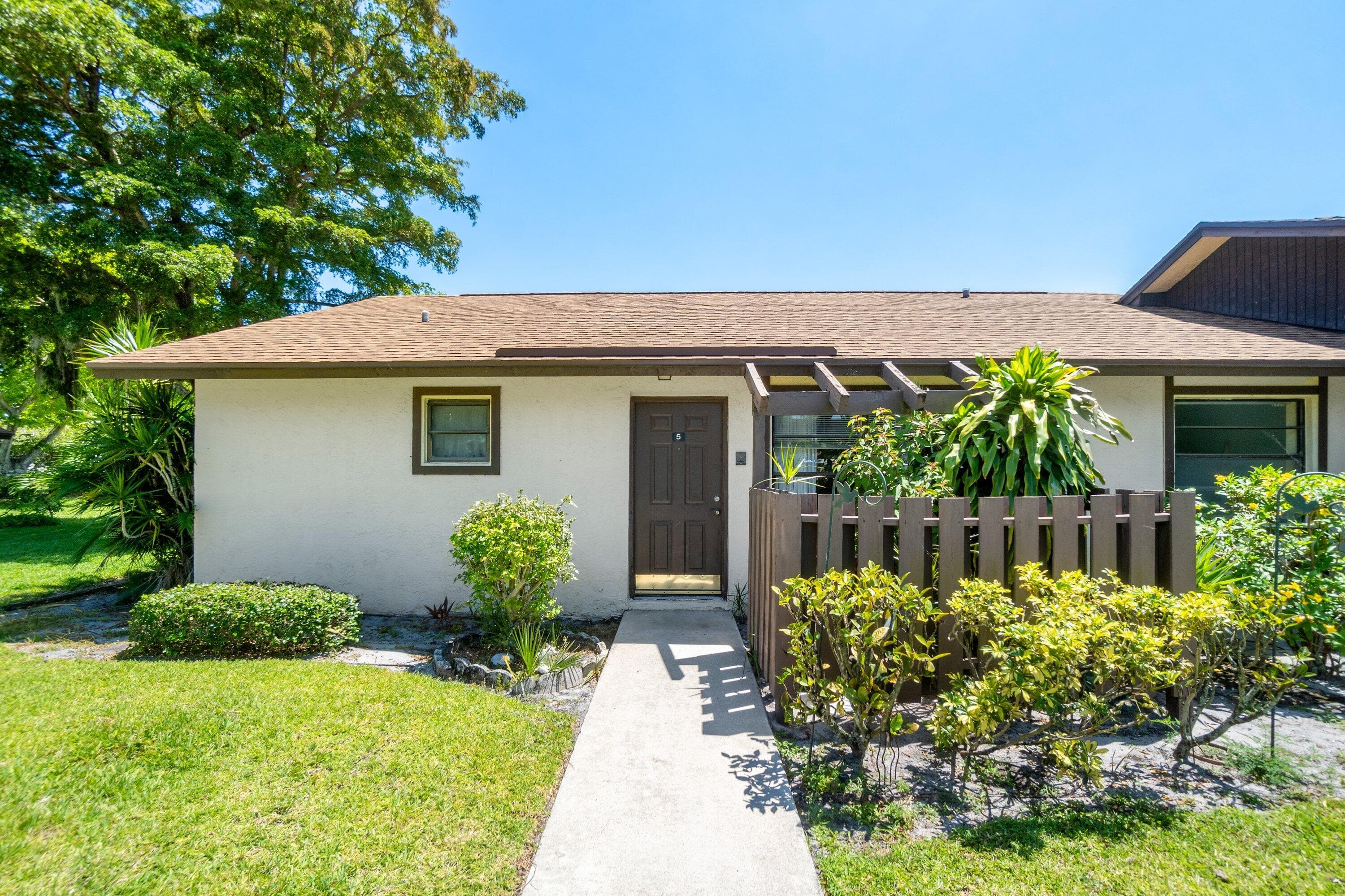 5 Via De Casas Norte 5, Boynton Beach, FL 33426 — photo 1 of 21