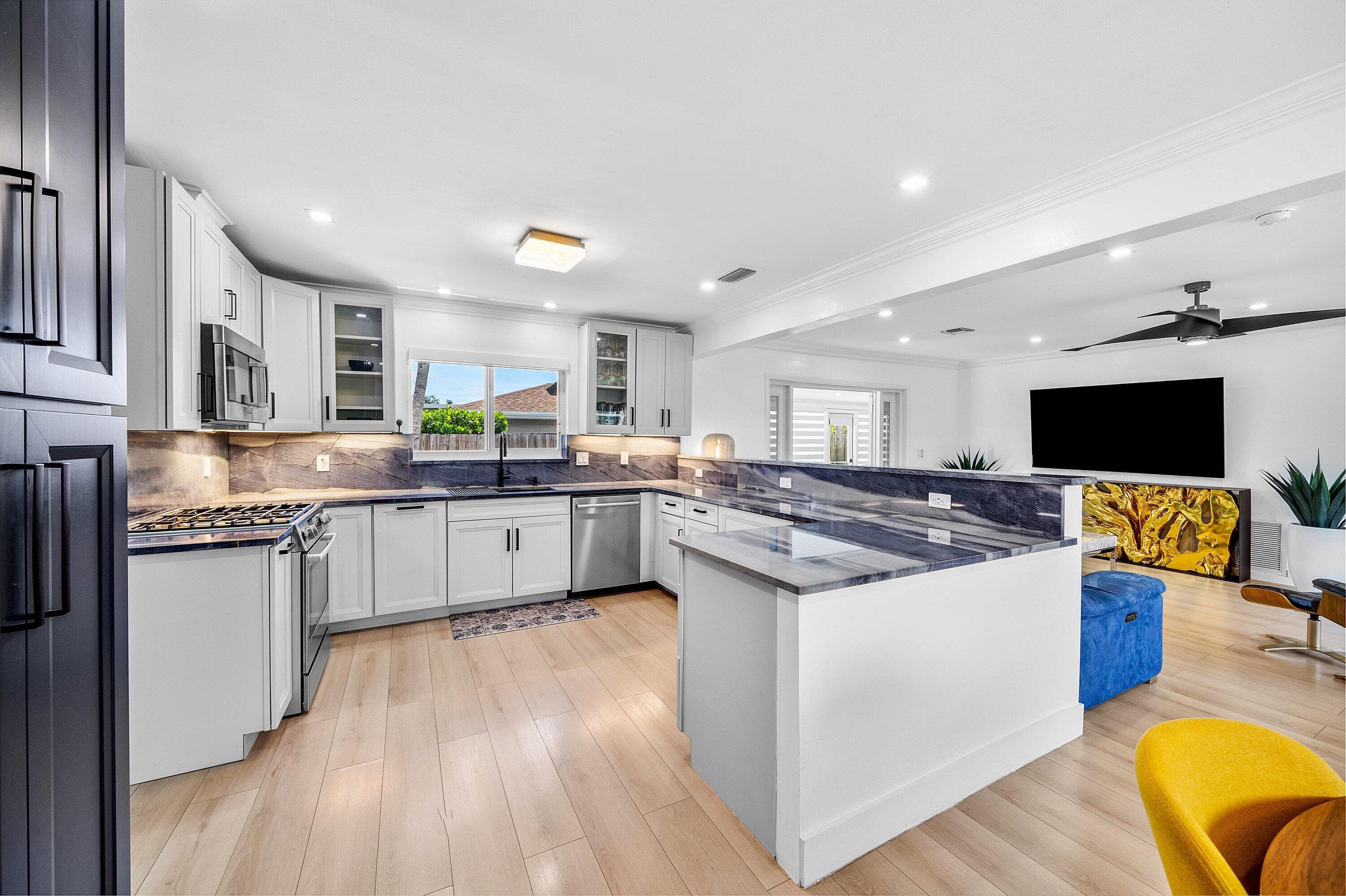 2866 SW 8th Street, Boynton Beach, FL 33435 — photo 14 of 39