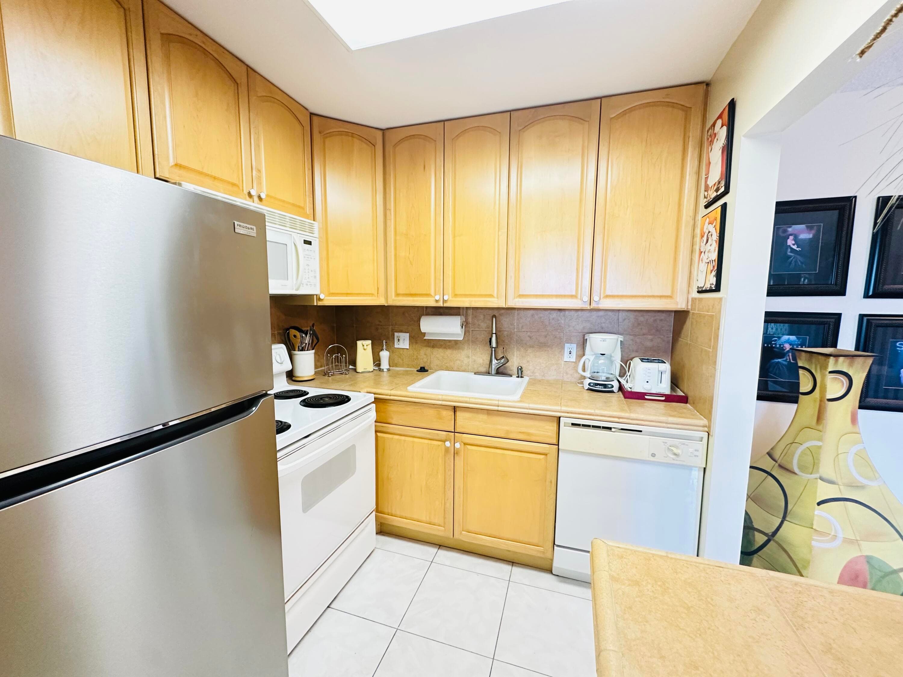4038 Berkshire B 4038, Deerfield Beach, FL 33442 — photo 8 of 59