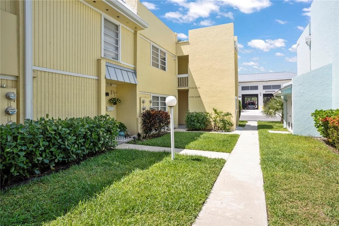 2121 NE 36th Street 2121, Lighthouse Point, FL 33064 — photo 2 of 18