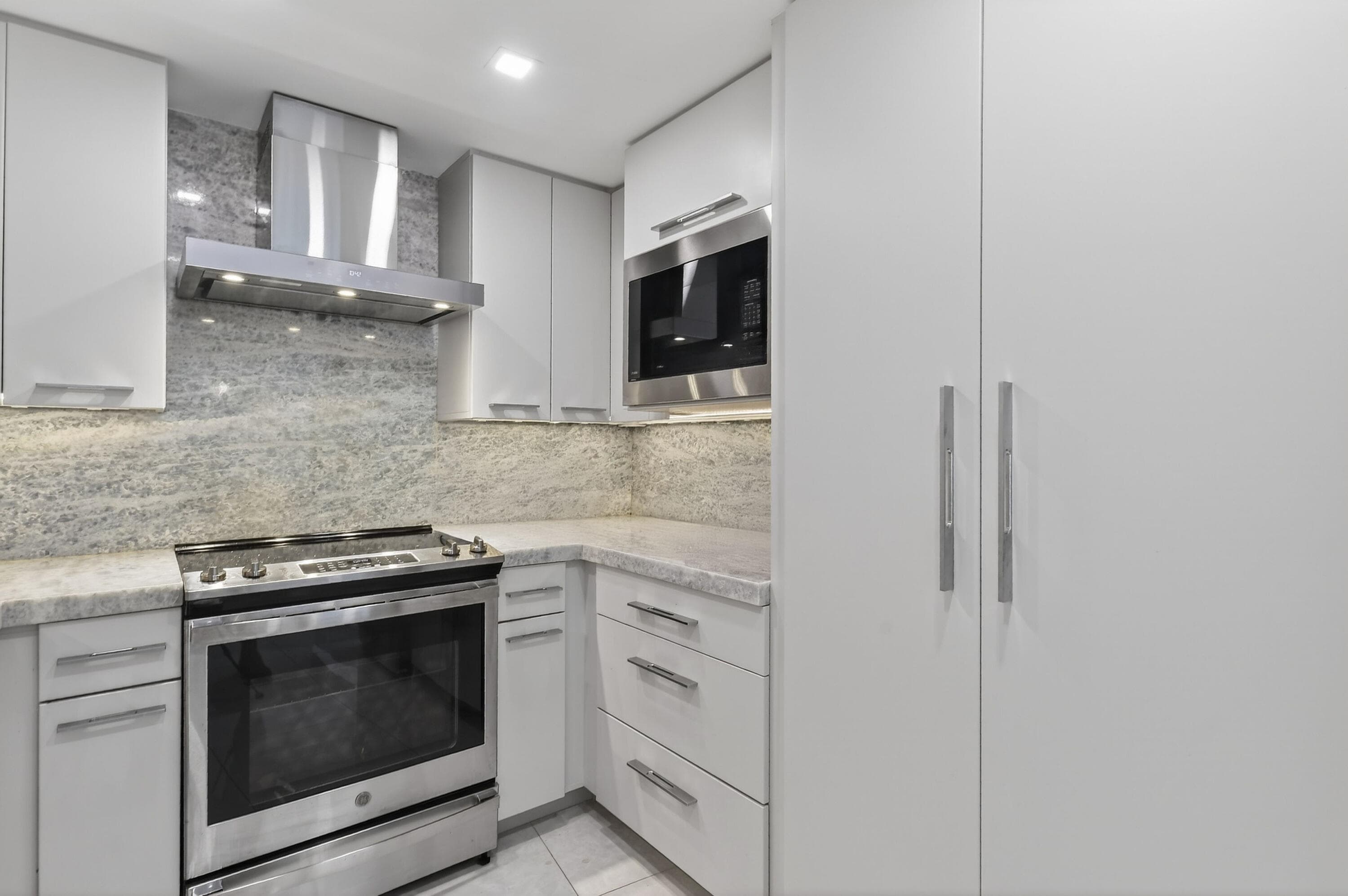 2774 S Ocean Boulevard 704, Palm Beach, FL 33480 — photo 21 of 76