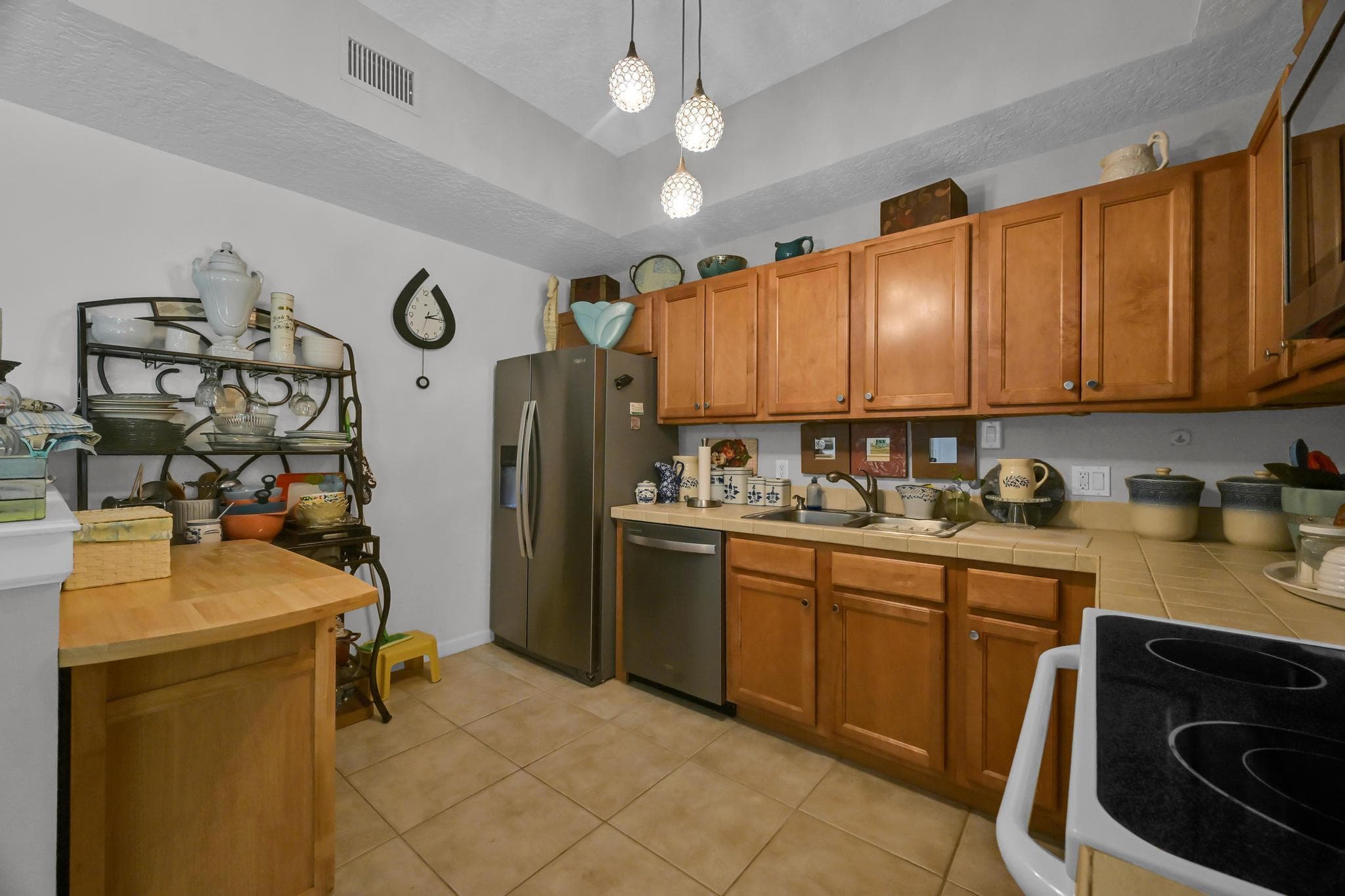 568 7th Square, Vero Beach, FL 32962 — photo 5 of 46