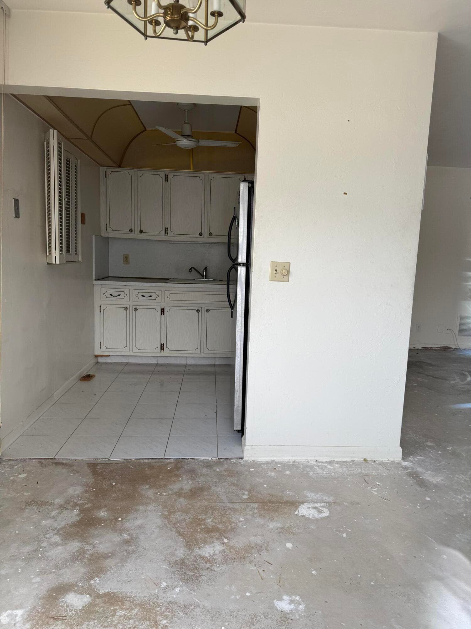 3040 Lake Osborne Drive 111, Lake Worth Beach, FL 33461 — photo 4 of 9