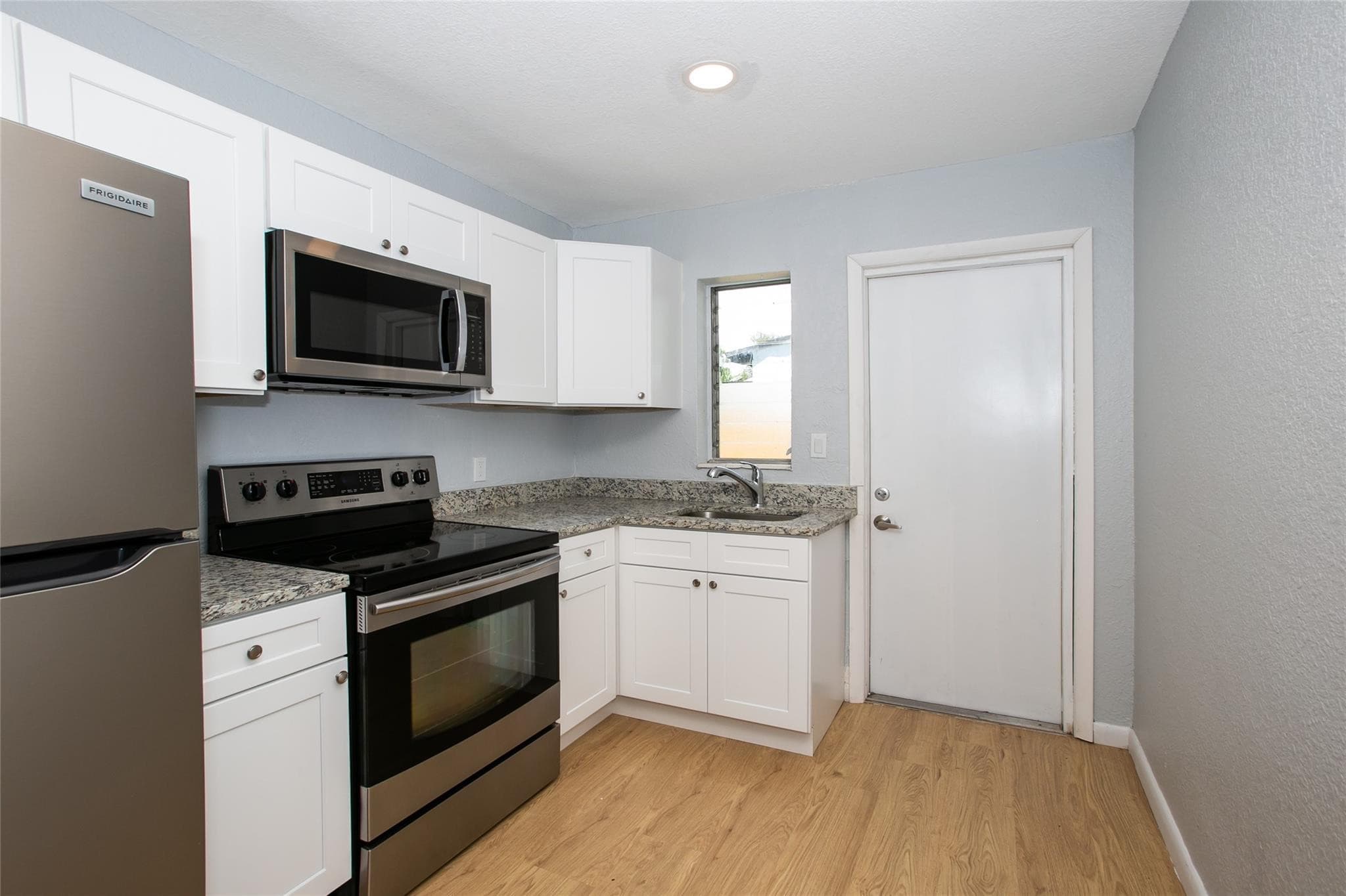 1135 NW 6th Avenue, Fort Lauderdale, FL 33311 — photo 3 of 11