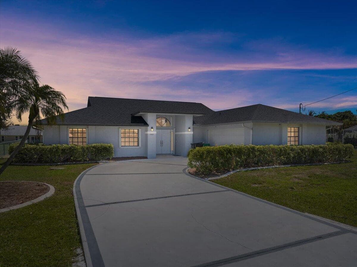 1902 SE Gaskins Circle, Port St. Lucie, FL 34952 — photo 1 of 22