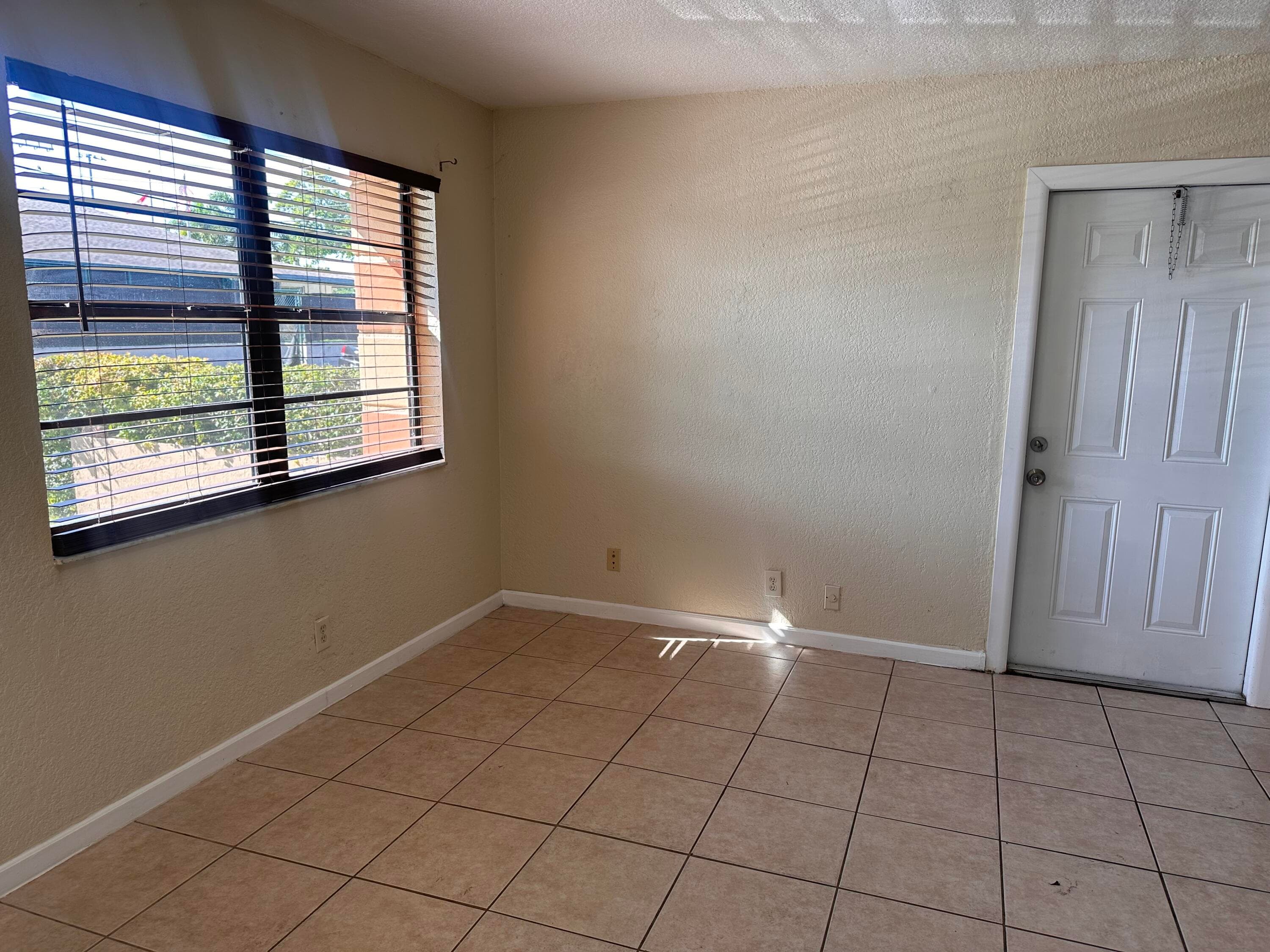 50 NW 8th Avenue 1, Dania Beach, FL 33004 — photo 2 of 10