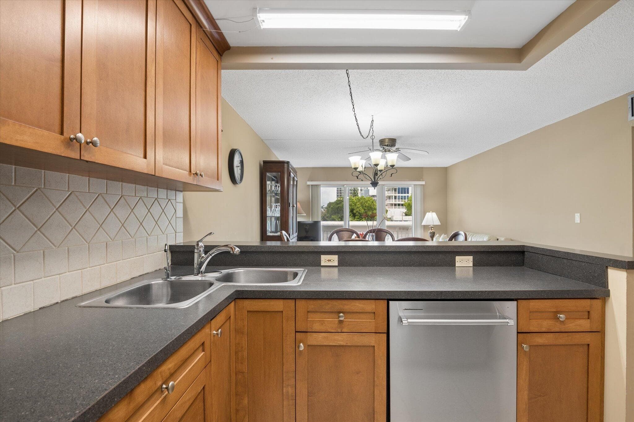 550 Bayshore Drive 314, Fort Lauderdale, FL 33304 — photo 8 of 18