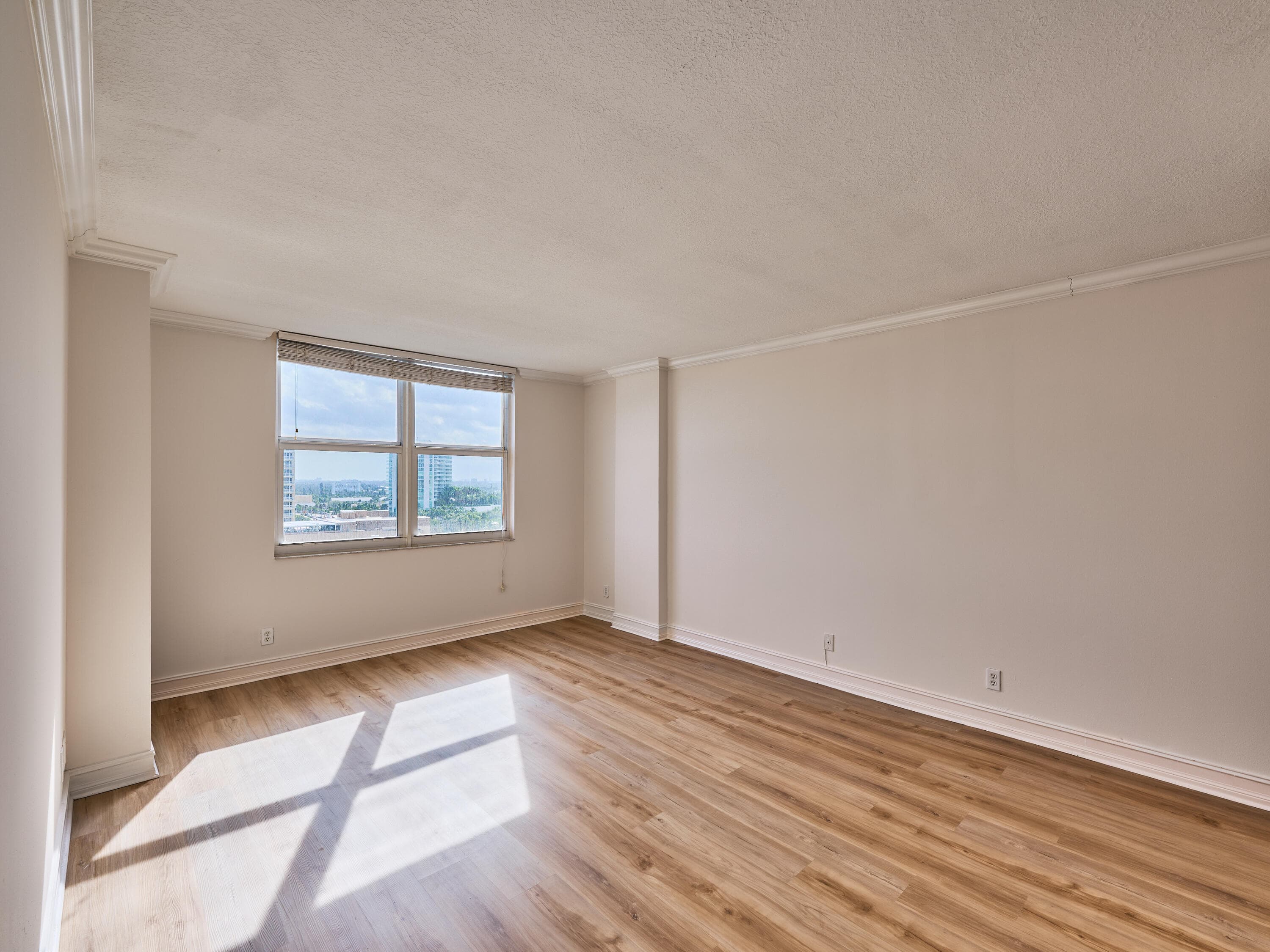 305 N Pompano Beach Boulevard 1204, Pompano Beach, FL 33062 — photo 13 of 44