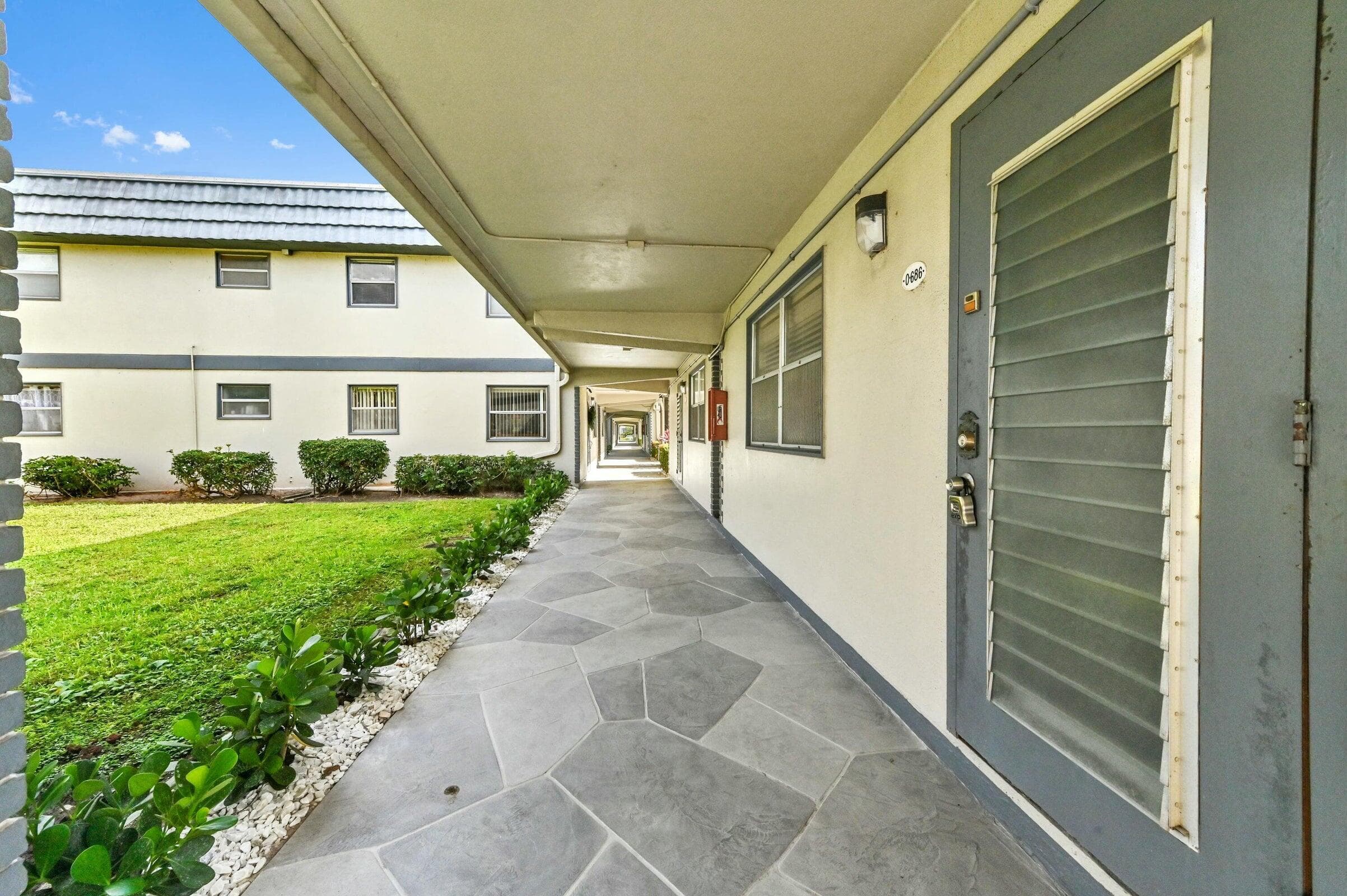 686 Brittany Drive O, Delray Beach, FL 33446 — photo 10 of 22