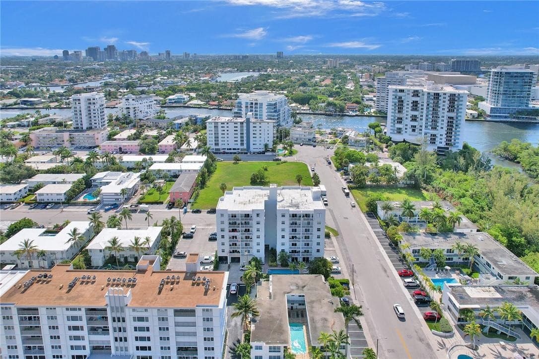 720 Orton Avenue 404, Fort Lauderdale, FL 33304 — photo 44 of 47