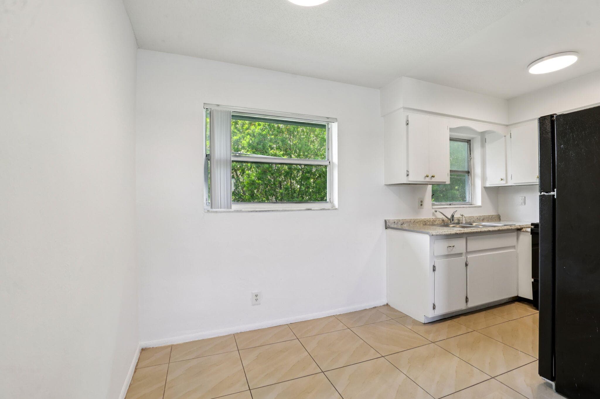 210 NE 38th Street, Oakland Park, FL 33334 — photo 4 of 13