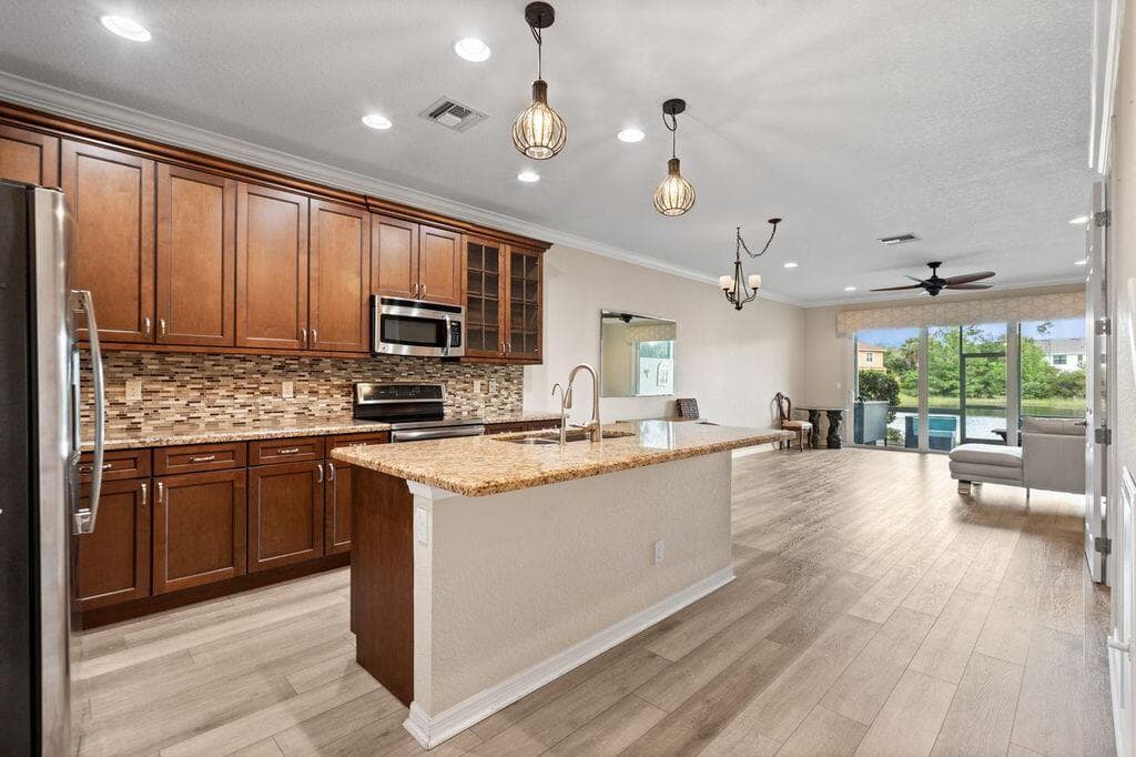 626 SW Glen Crest Way, Stuart, FL 34997 — photo 3 of 33