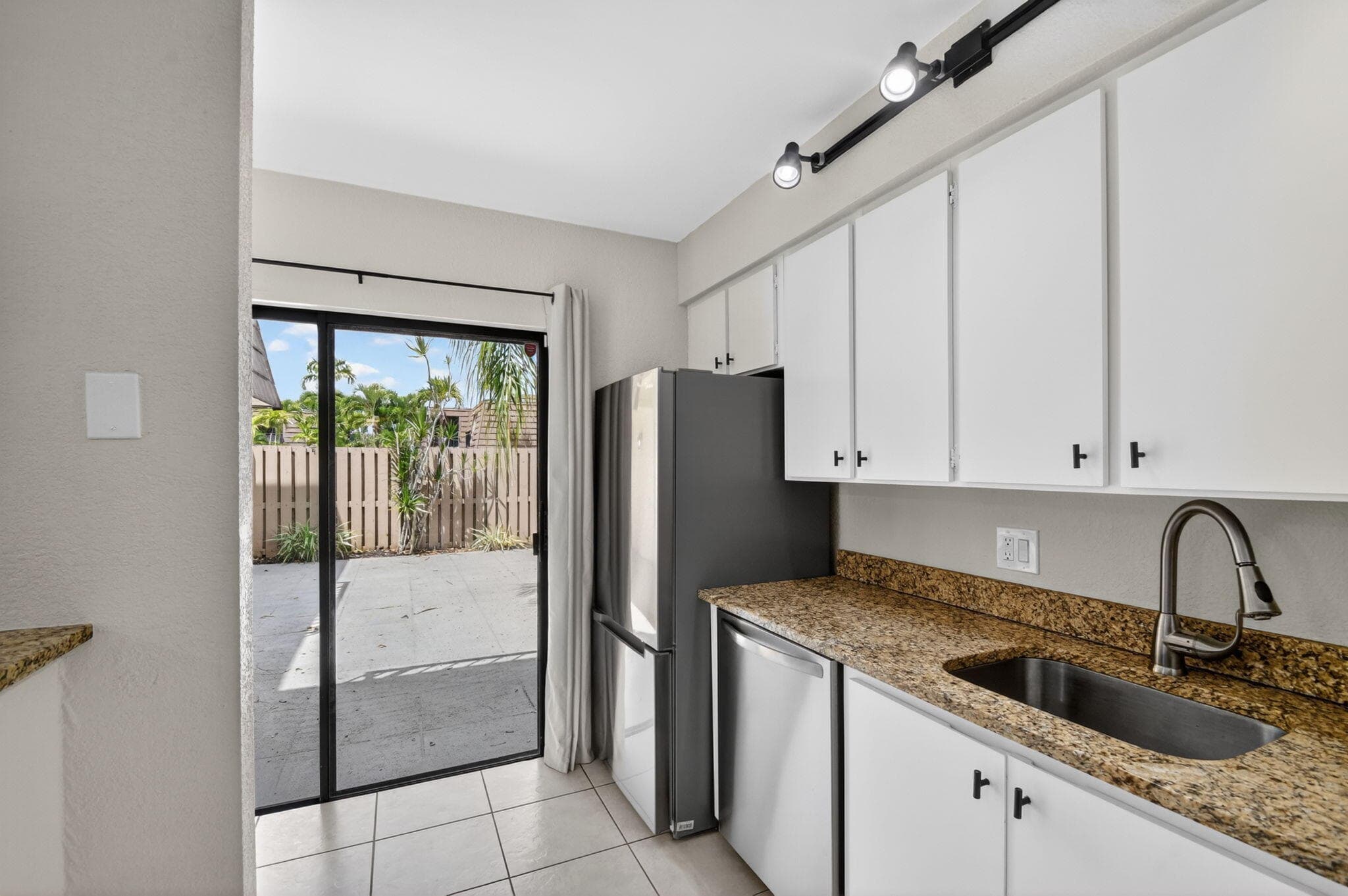 904 9th Court, Palm Beach Gardens, FL 33410 — photo 12 of 33