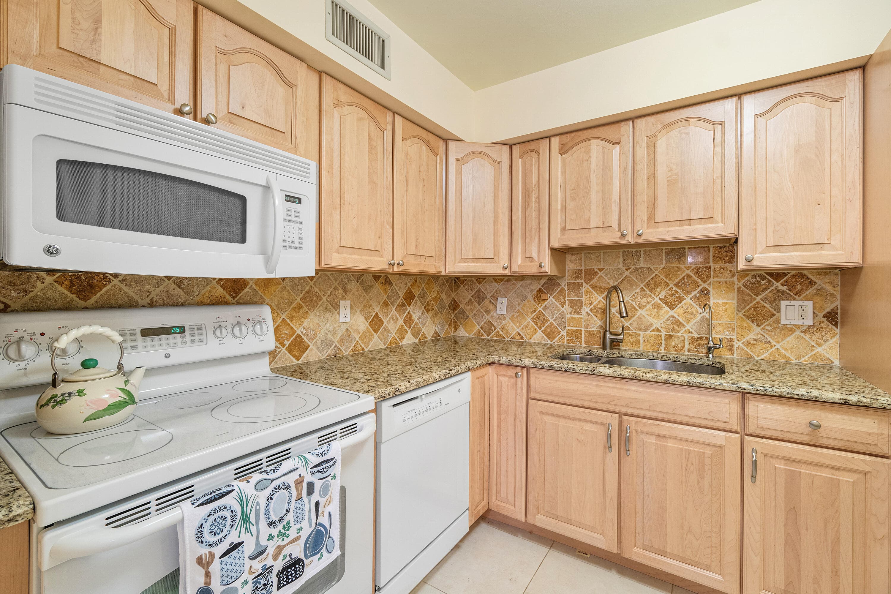 9810 Pineapple Tree Drive 101, Boynton Beach, FL 33436 — photo 14 of 25