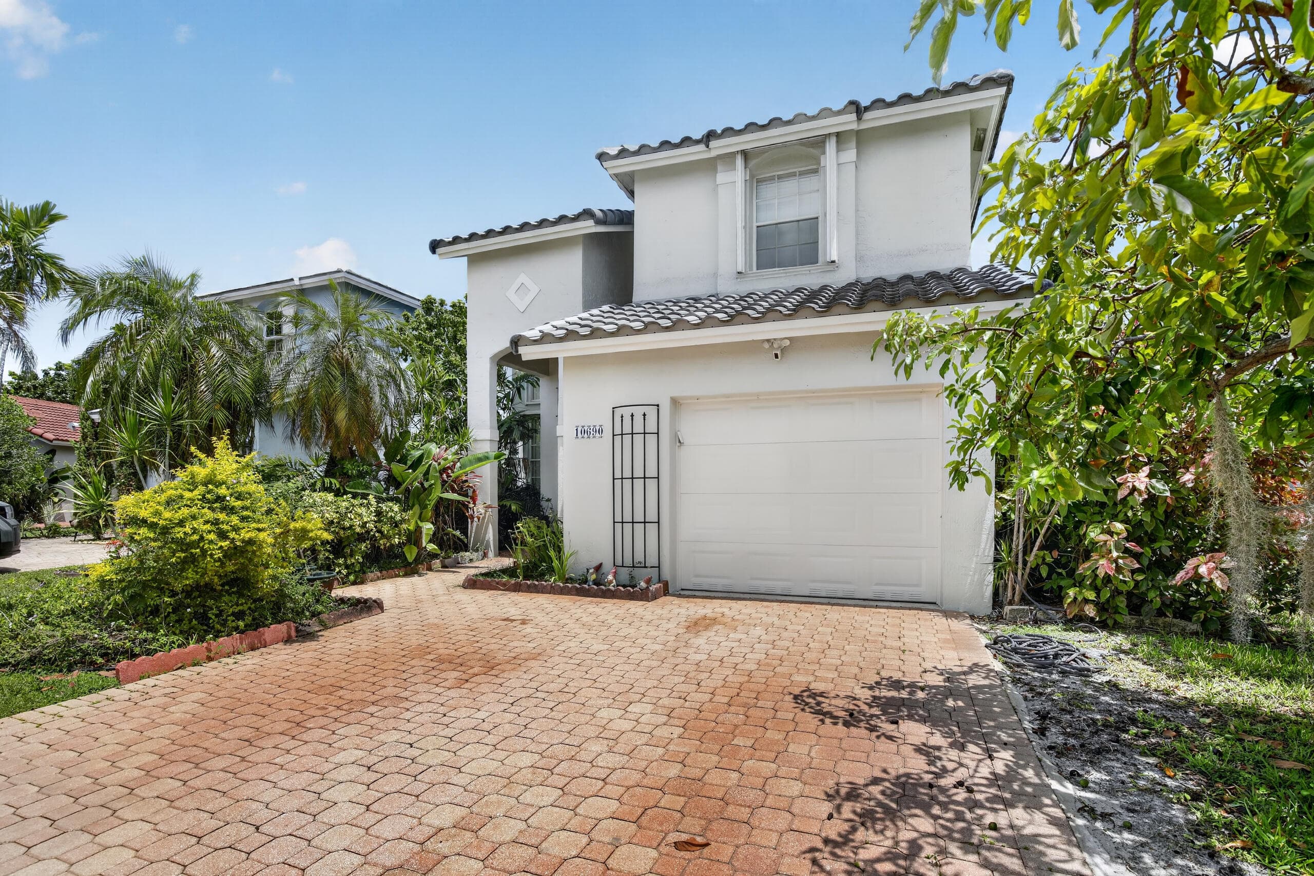 10690 NW 2nd Circle, Pembroke Pines, FL 33026 — photo 2 of 40