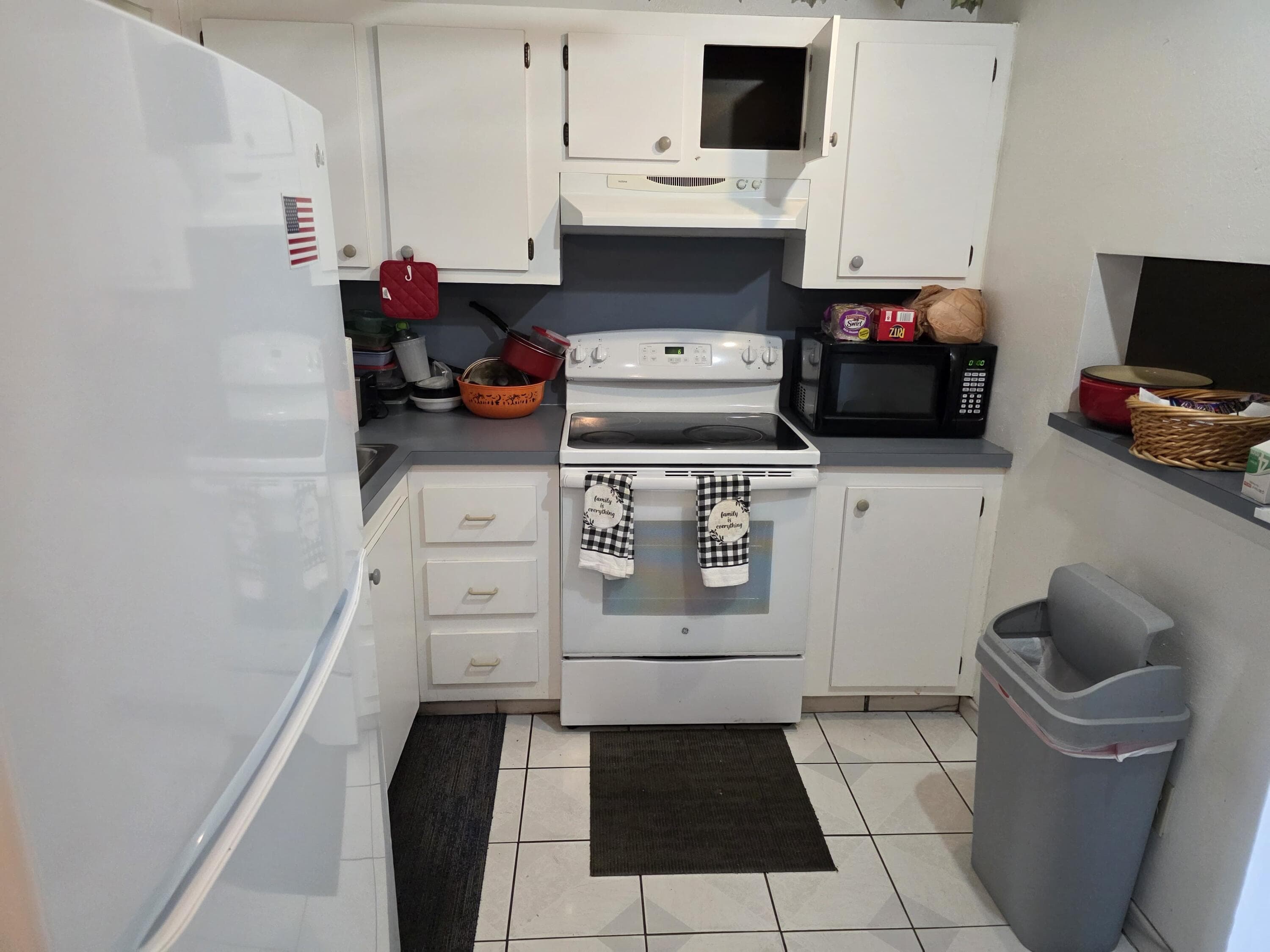 3048 E Sunrise Lakes Drive E 412, Sunrise, FL 33322 — photo 2 of 8