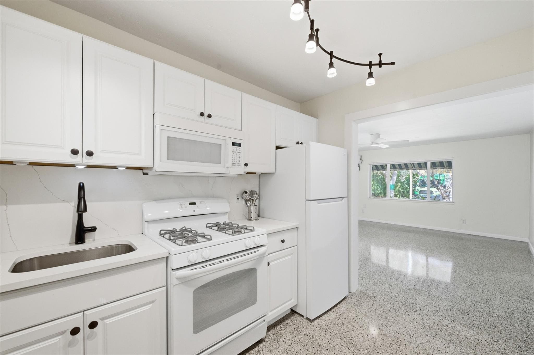 1614 NE 7th Street, Fort Lauderdale, FL 33304 — photo 8 of 18
