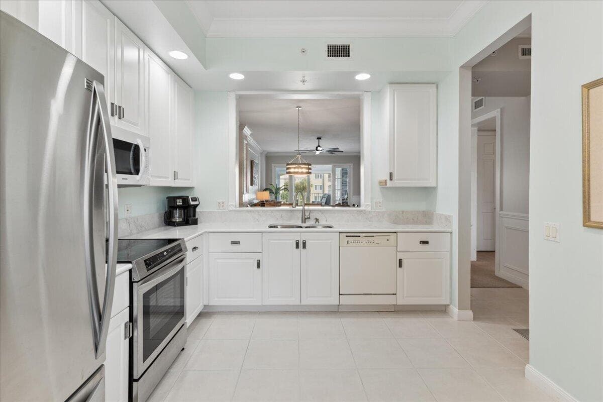 19 W Harbour Isle Dr Drive W 202, Fort Pierce, FL 34949 — photo 11 of 35