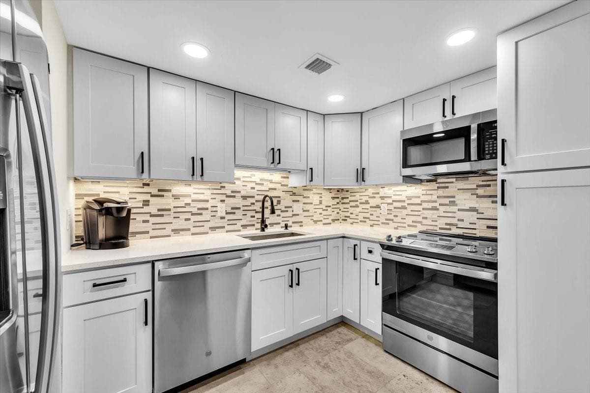 3909 N Ocean Boulevard 210, Fort Lauderdale, FL 33308 — photo 1 of 37