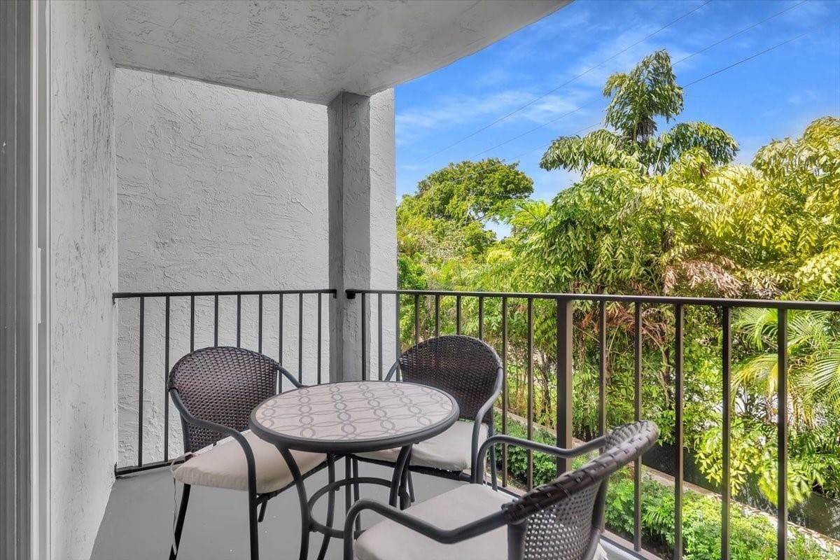 3909 N Ocean Boulevard 210, Fort Lauderdale, FL 33308 — photo 21 of 37