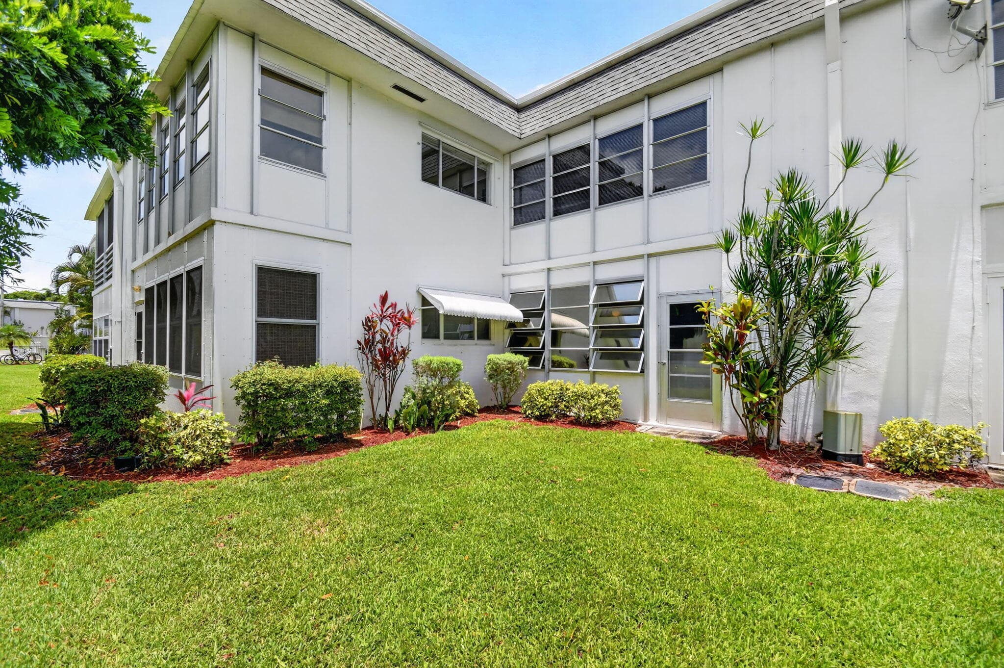 3240 Lake Osborne Drive Apt 104, Lake Worth Beach, FL 33461 — photo 39 of 57