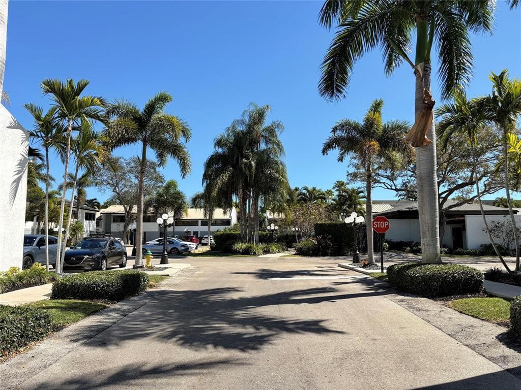3900 NE 18th Avenue 40h, Oakland Park, FL 33334 — photo 4 of 25