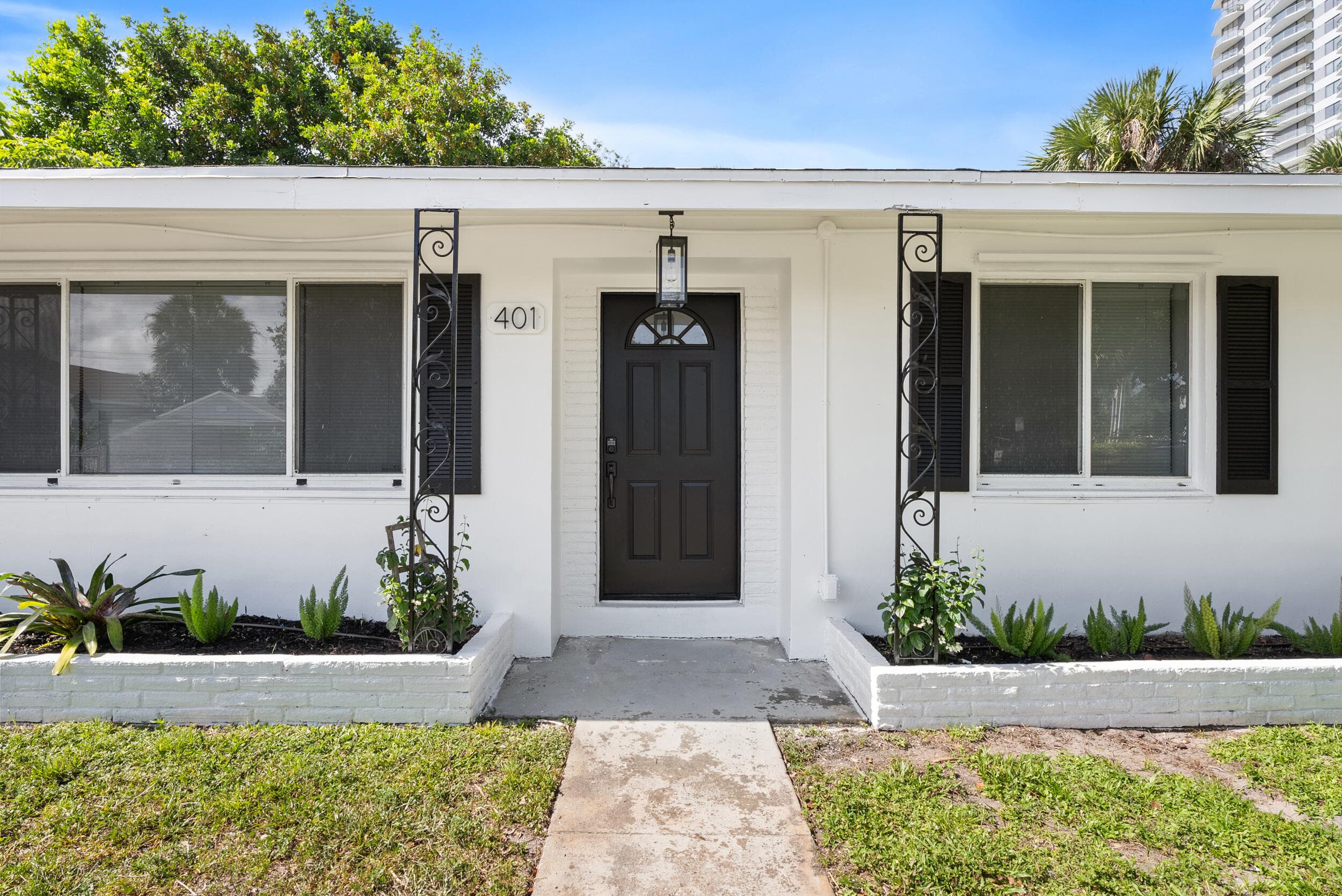 401 42nd Street, West Palm Beach, FL 33407 — photo 1 of 35