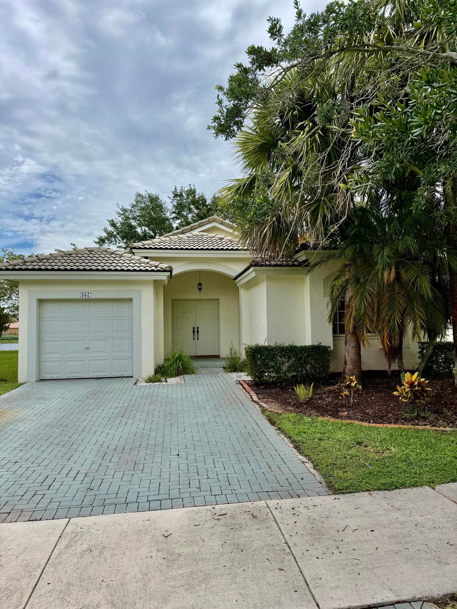 387 SW 206th Avenue 0, Pembroke Pines, FL 33029 — photo 2 of 24