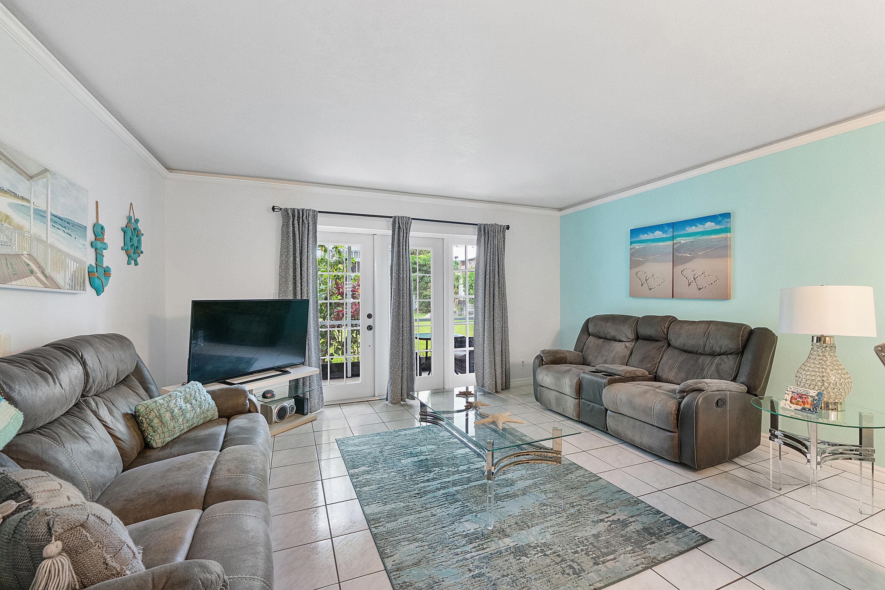 219 NE 14th Avenue 107, Hallandale Beach, FL 33009 — photo 2 of 18