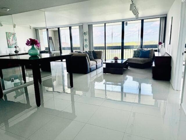 2000 Presidential Way 702, West Palm Beach, FL 33401 — photo 5 of 23
