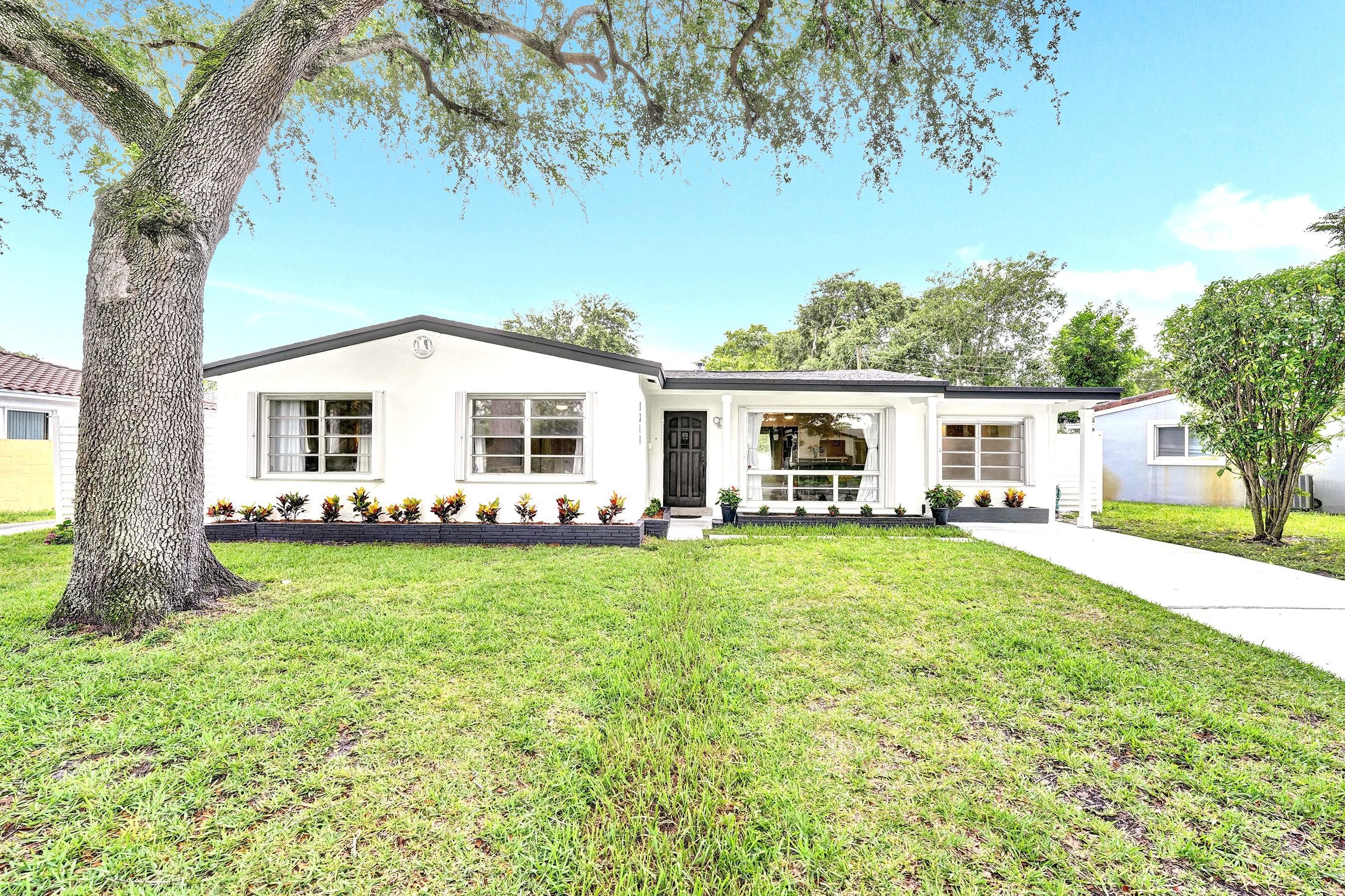 1341 N 30th Road, Hollywood, FL 33021 — photo 2 of 65