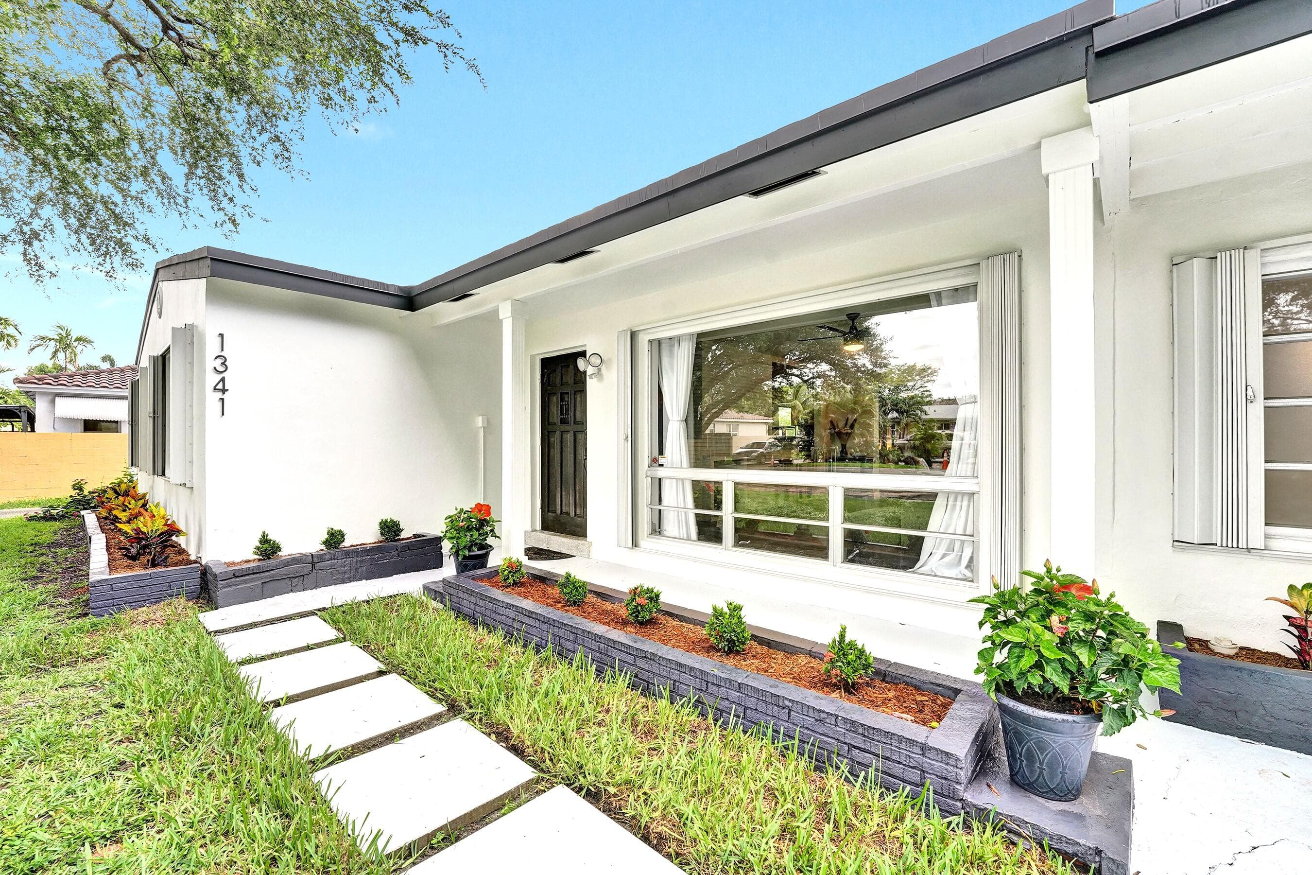 1341 N 30th Road, Hollywood, FL 33021 — photo 3 of 65