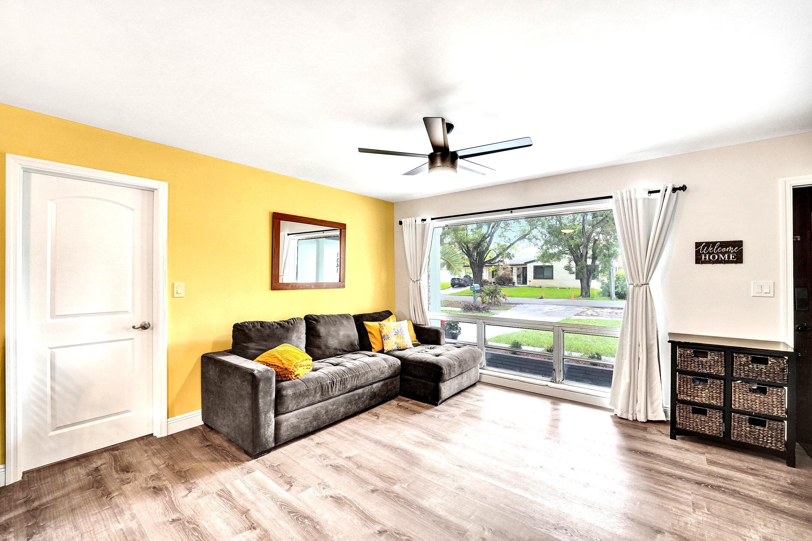 1341 N 30th Road, Hollywood, FL 33021 — photo 9 of 65