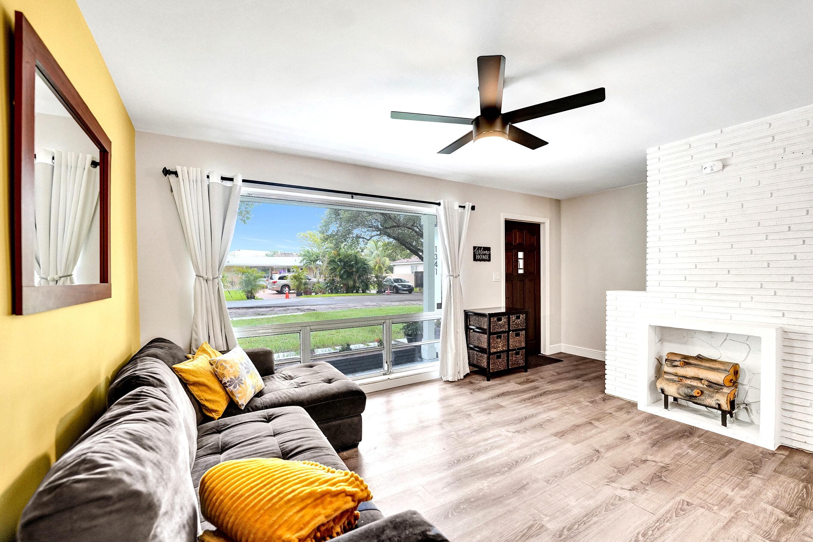 1341 N 30th Road, Hollywood, FL 33021 — photo 7 of 65