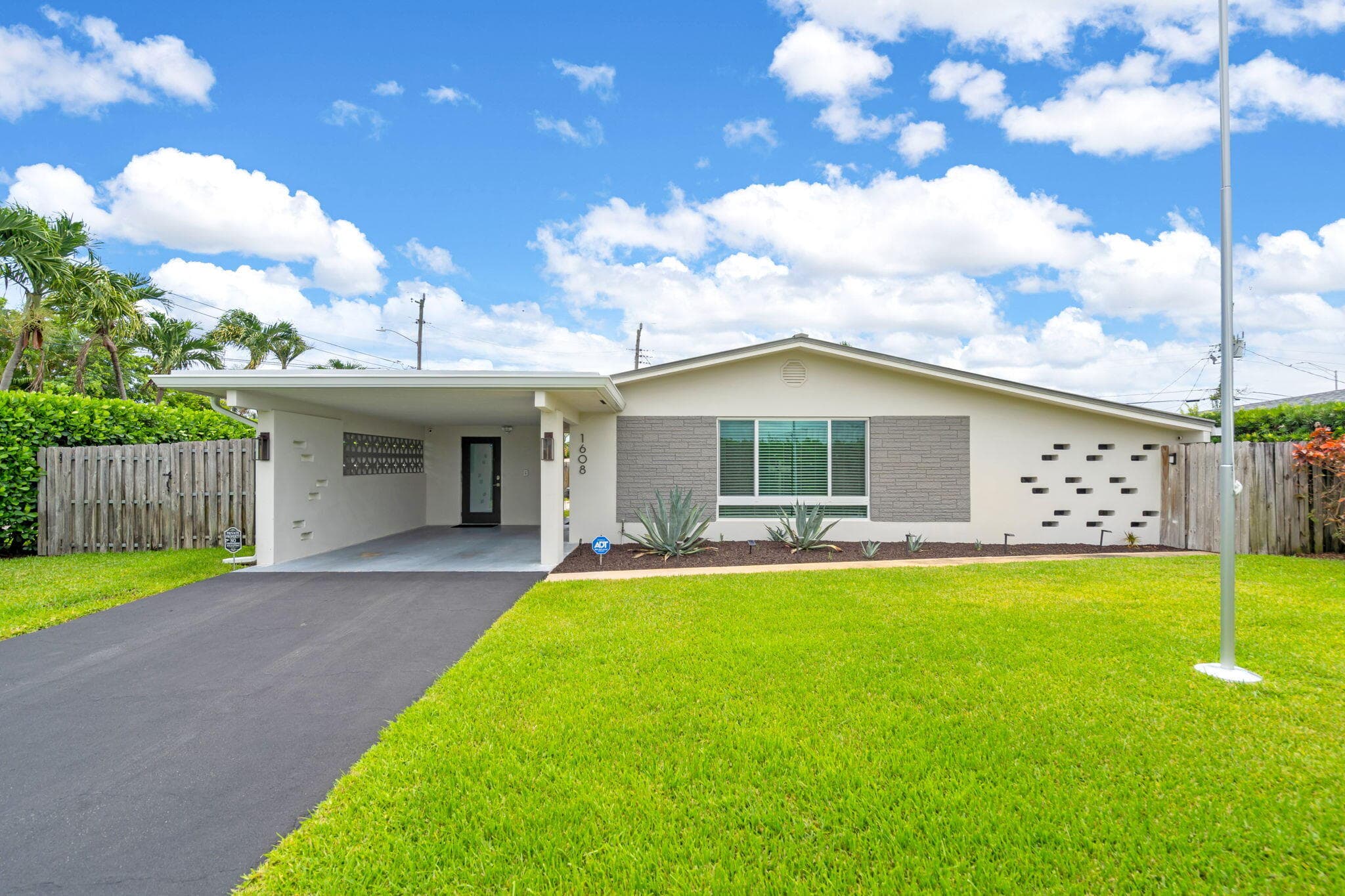 1608 NE 14th Terrace, Fort Lauderdale, FL 33305 — photo 1 of 37