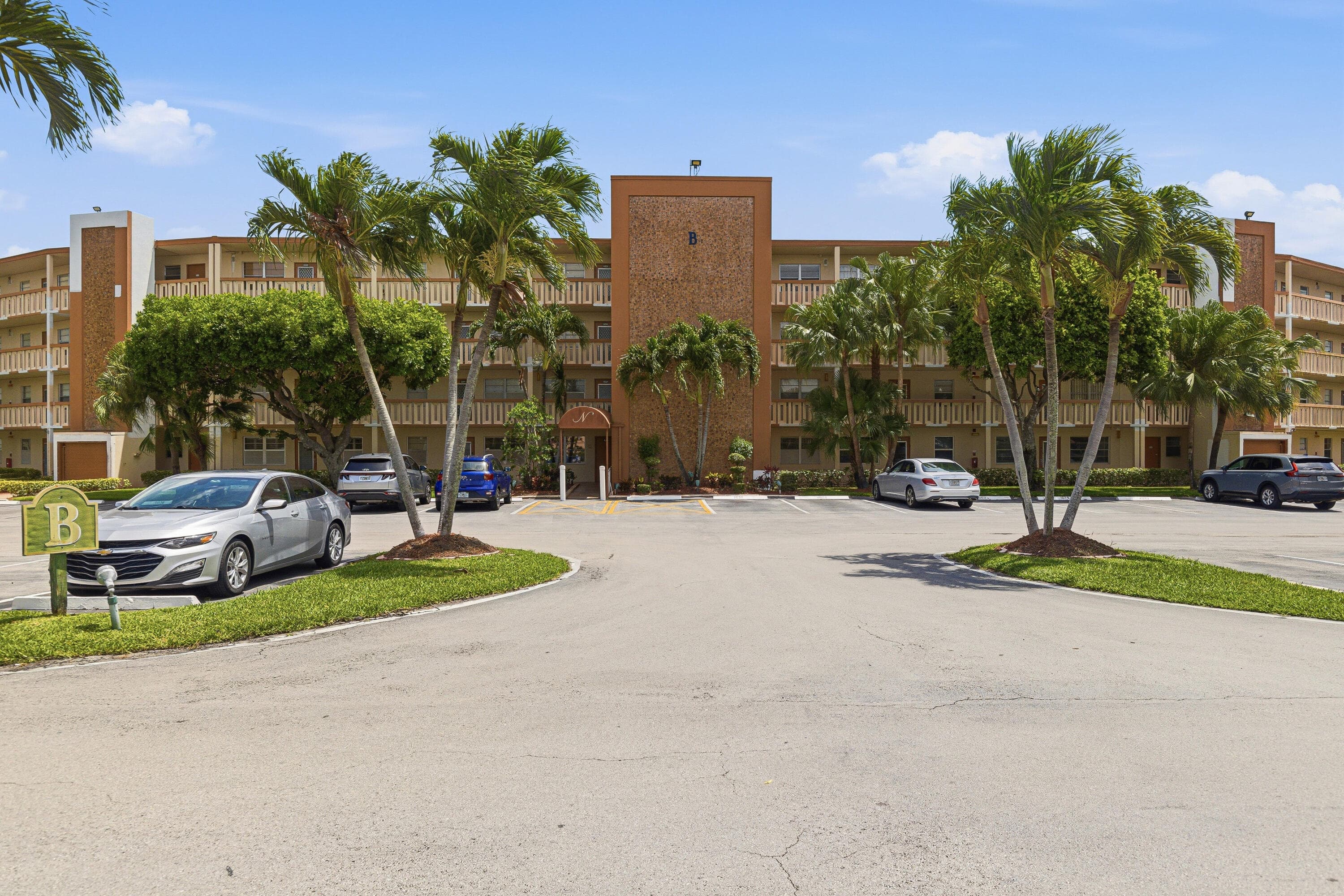 1025 Newcastle B 1025, Boca Raton, FL 33434 — photo 1 of 31