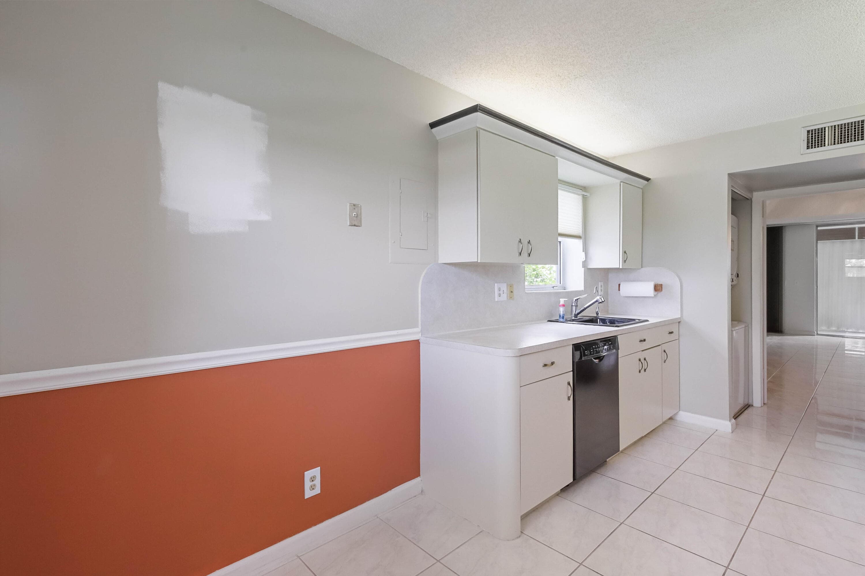 6850 10th Avenue N 406, Greenacres, FL 33467 — photo 6 of 43
