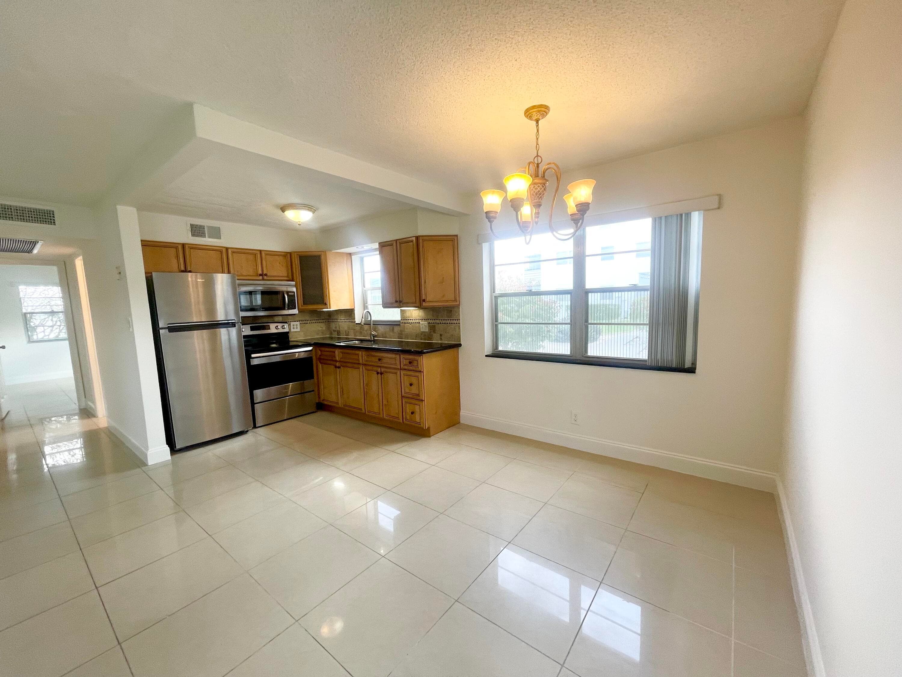 130 Sheffield F, West Palm Beach, FL 33417 — photo 4 of 34