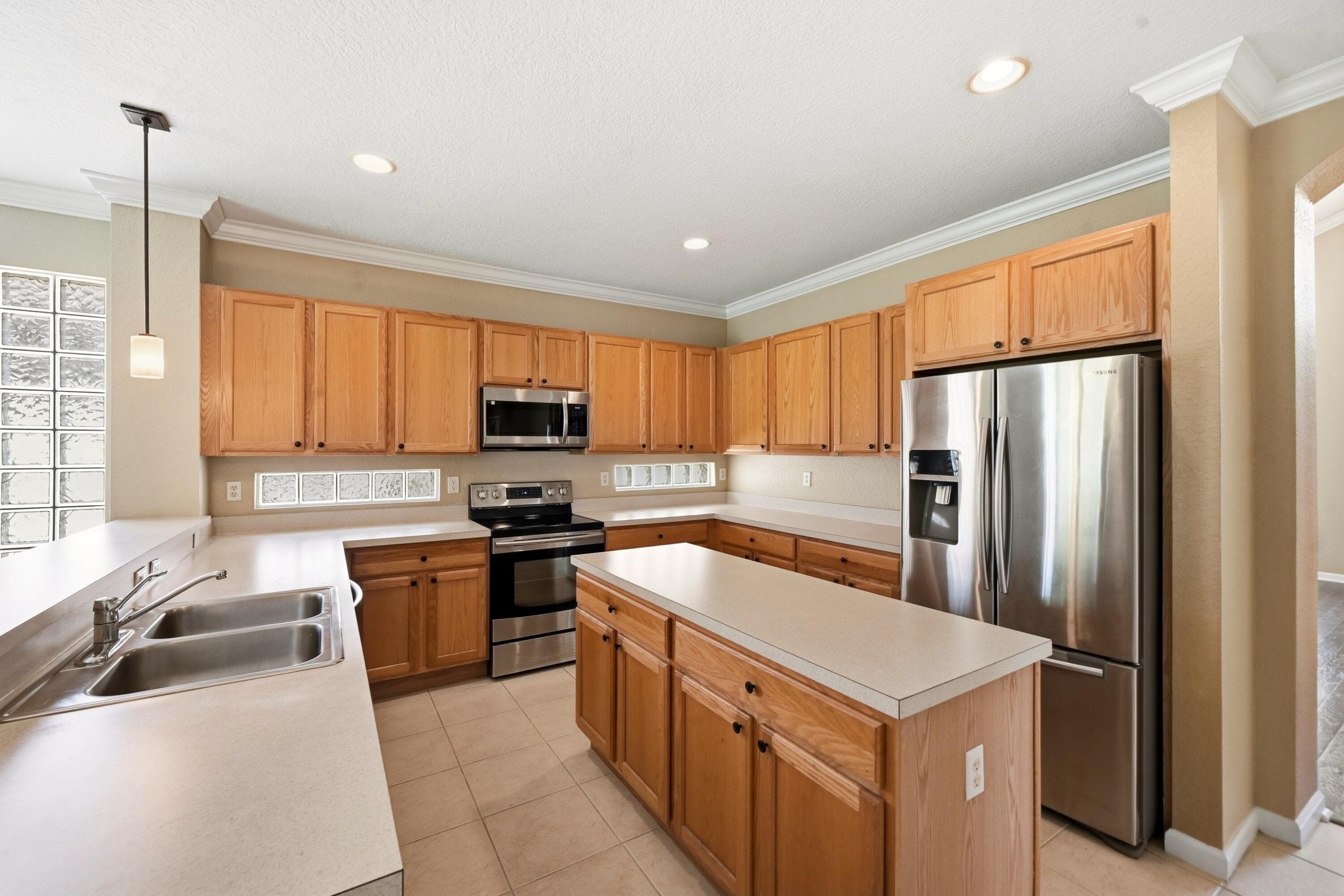421 Gazetta Way, West Palm Beach, FL 33413 — photo 13 of 67