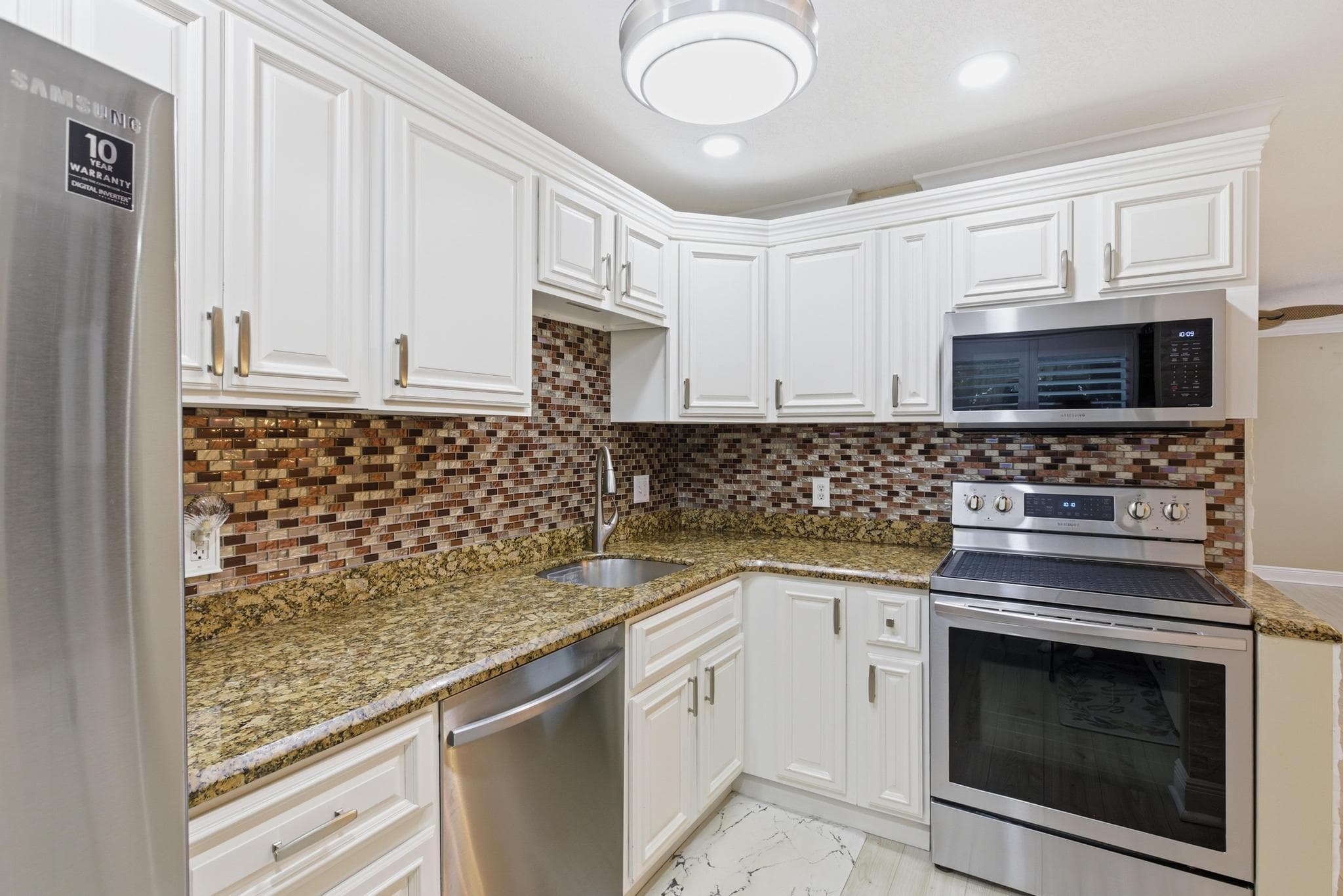 34 Colonial Club Drive 101, Boynton Beach, FL 33435 — photo 3 of 10