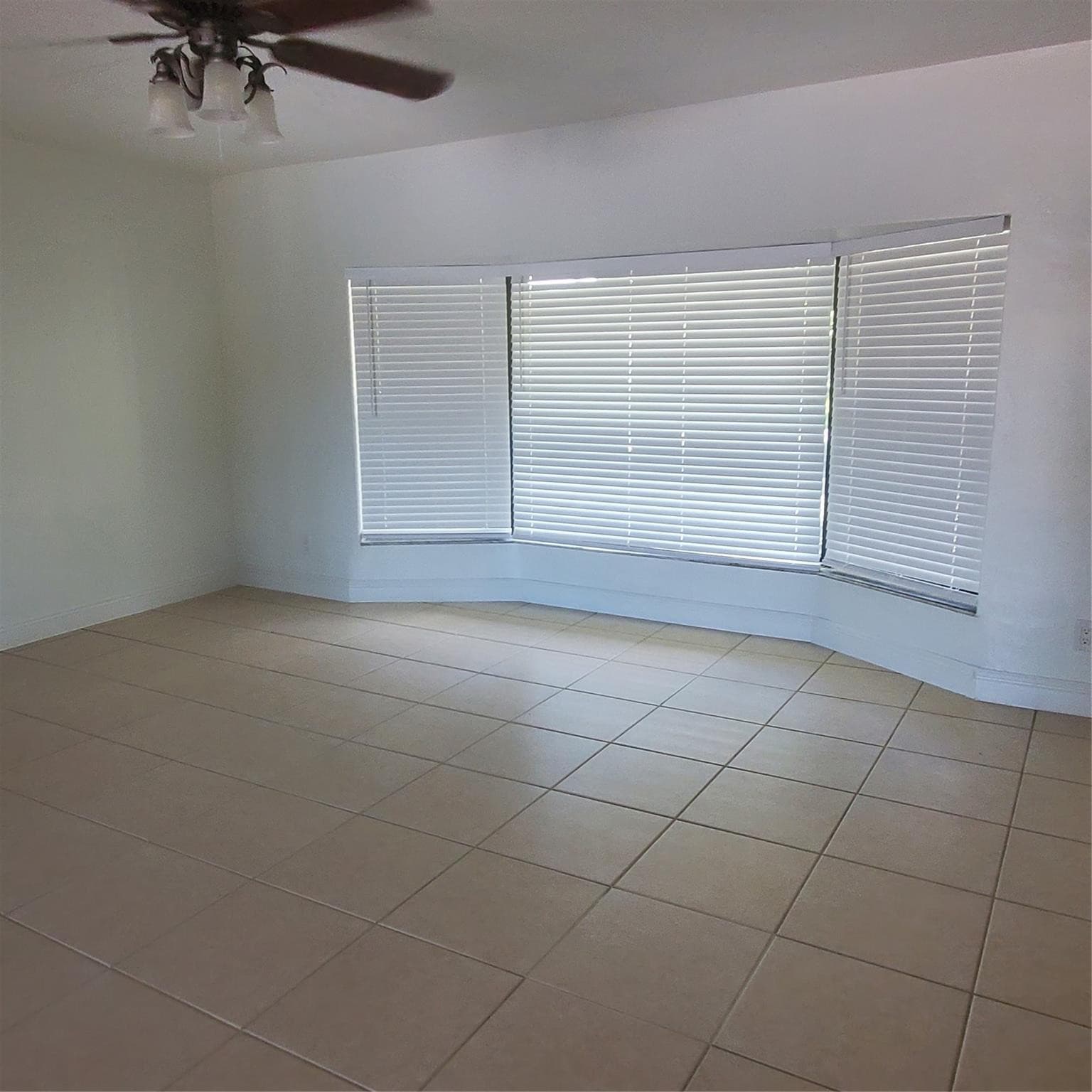 1421 NW 114th Avenue, Pembroke Pines, FL 33026 — photo 4 of 25
