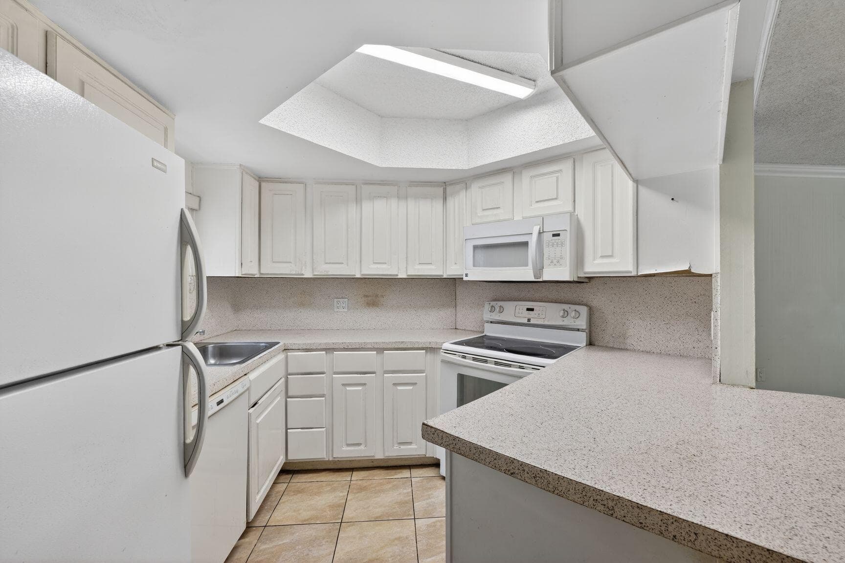 8373 Lake Drive 101, Doral, FL 33166 — photo 11 of 12