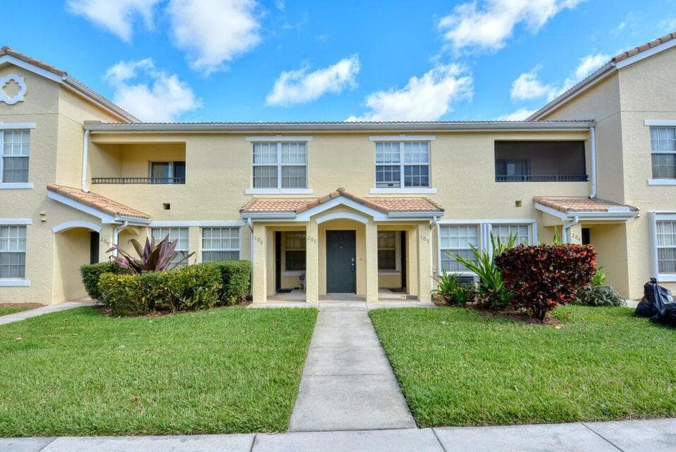 130 SW Peacock Boulevard 16, Port St. Lucie, FL 34986 — photo 1 of 33