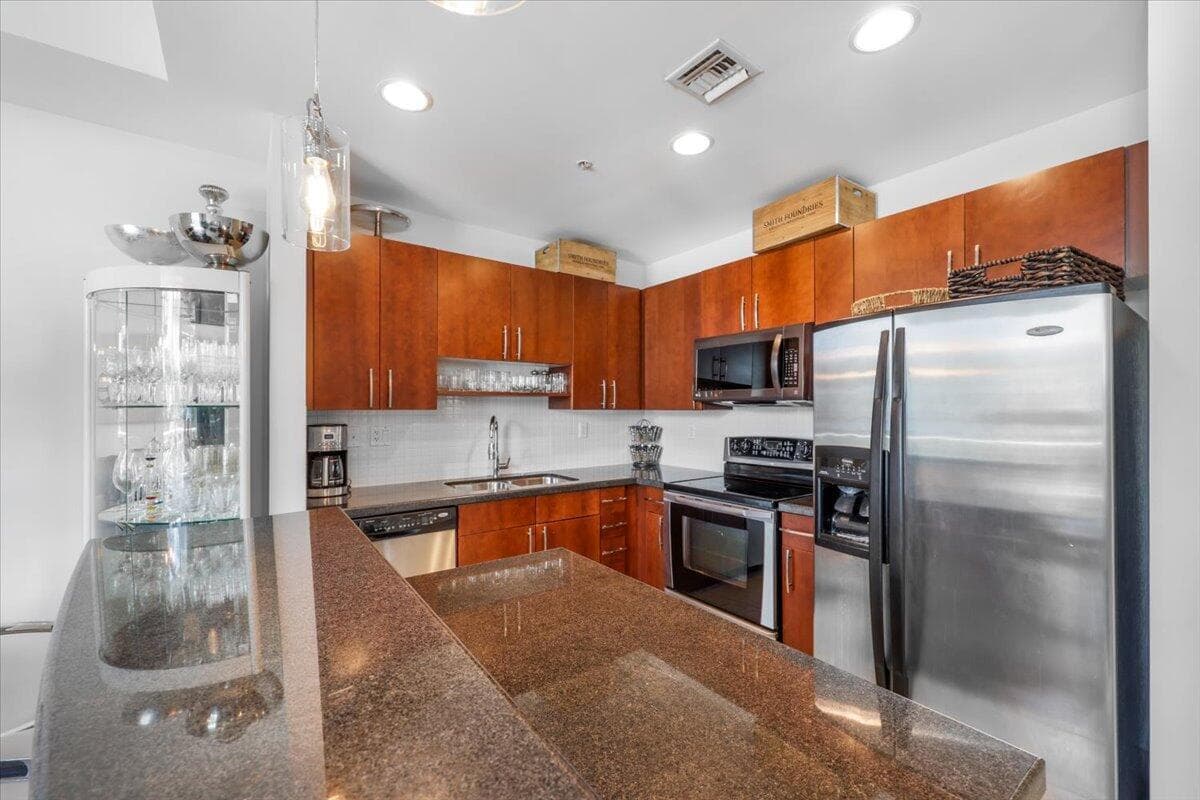 300 S Australian Avenue 717, West Palm Beach, FL 33401 — photo 9 of 40