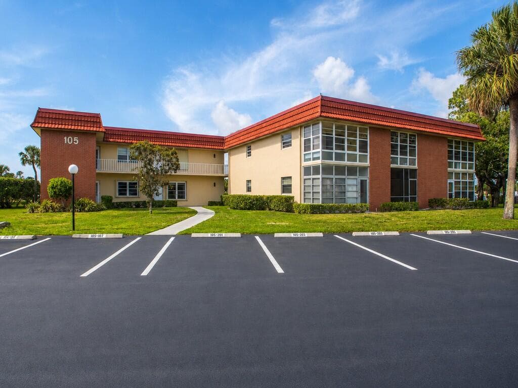 105 Spring Lake Court 102, Vero Beach, FL 32962 — photo 1 of 36