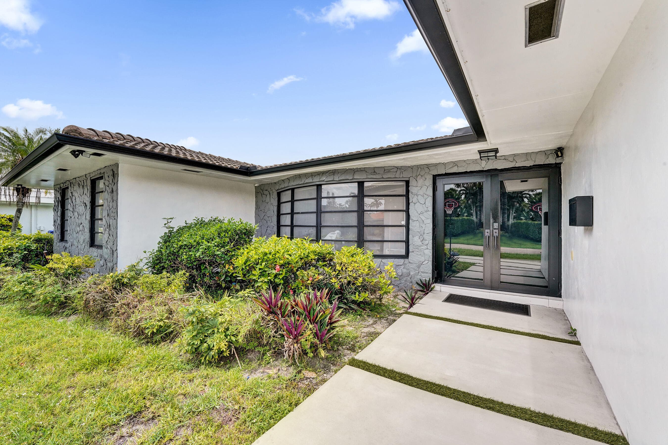 3630 N 55th Avenue, Hollywood, FL 33021 — photo 2 of 64
