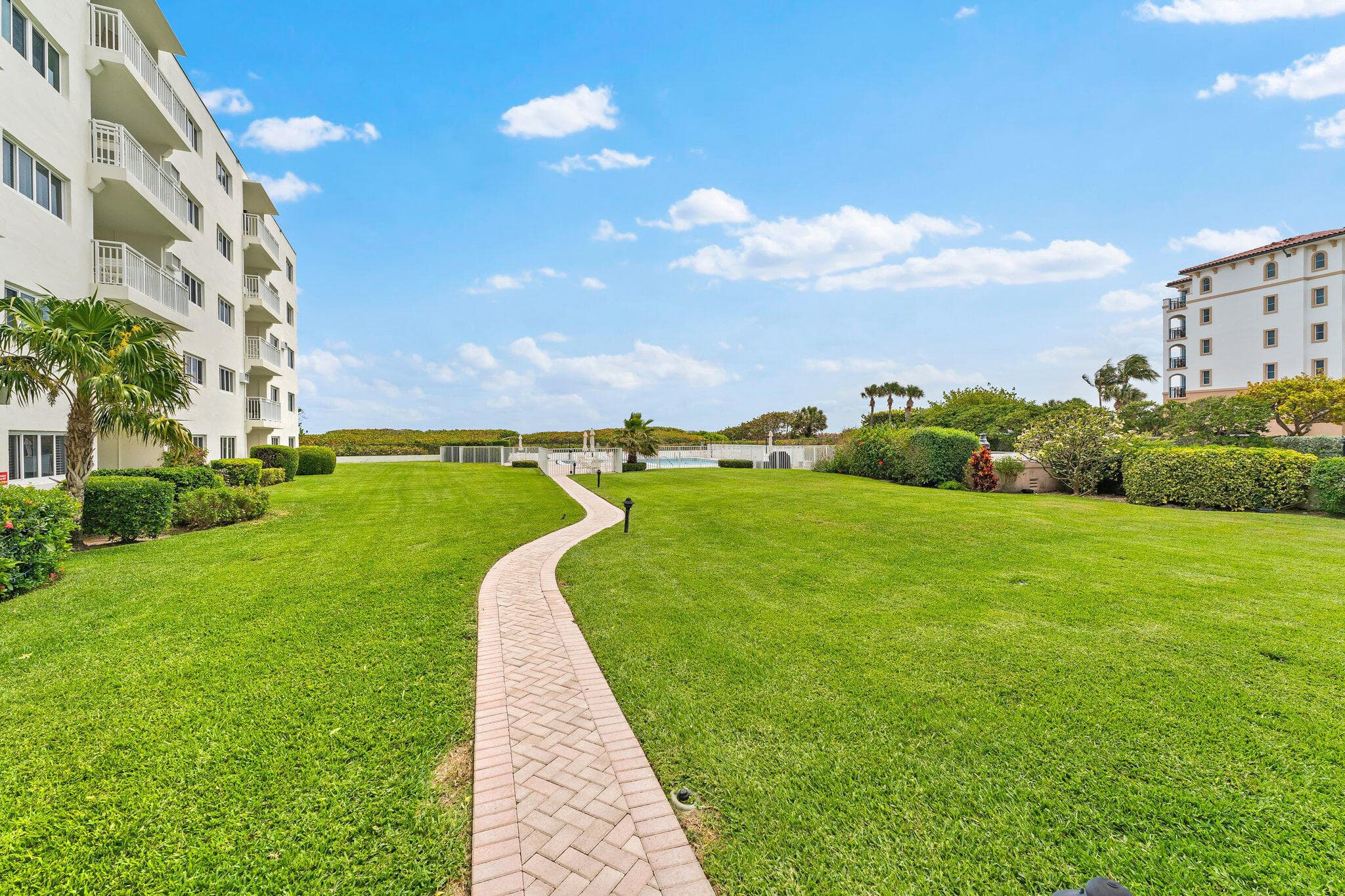 33 S Ocean Avenue 502, Palm Beach Shores, FL 33404 — photo 32 of 47
