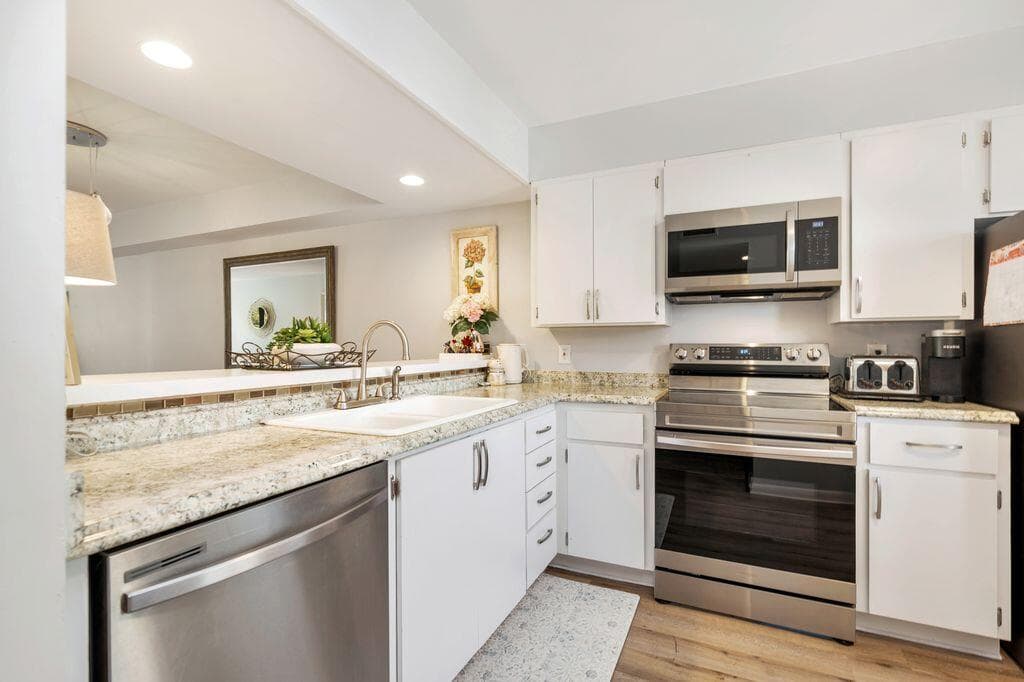 2401 Village Boulevard 305, West Palm Beach, FL 33409 — photo 9 of 31