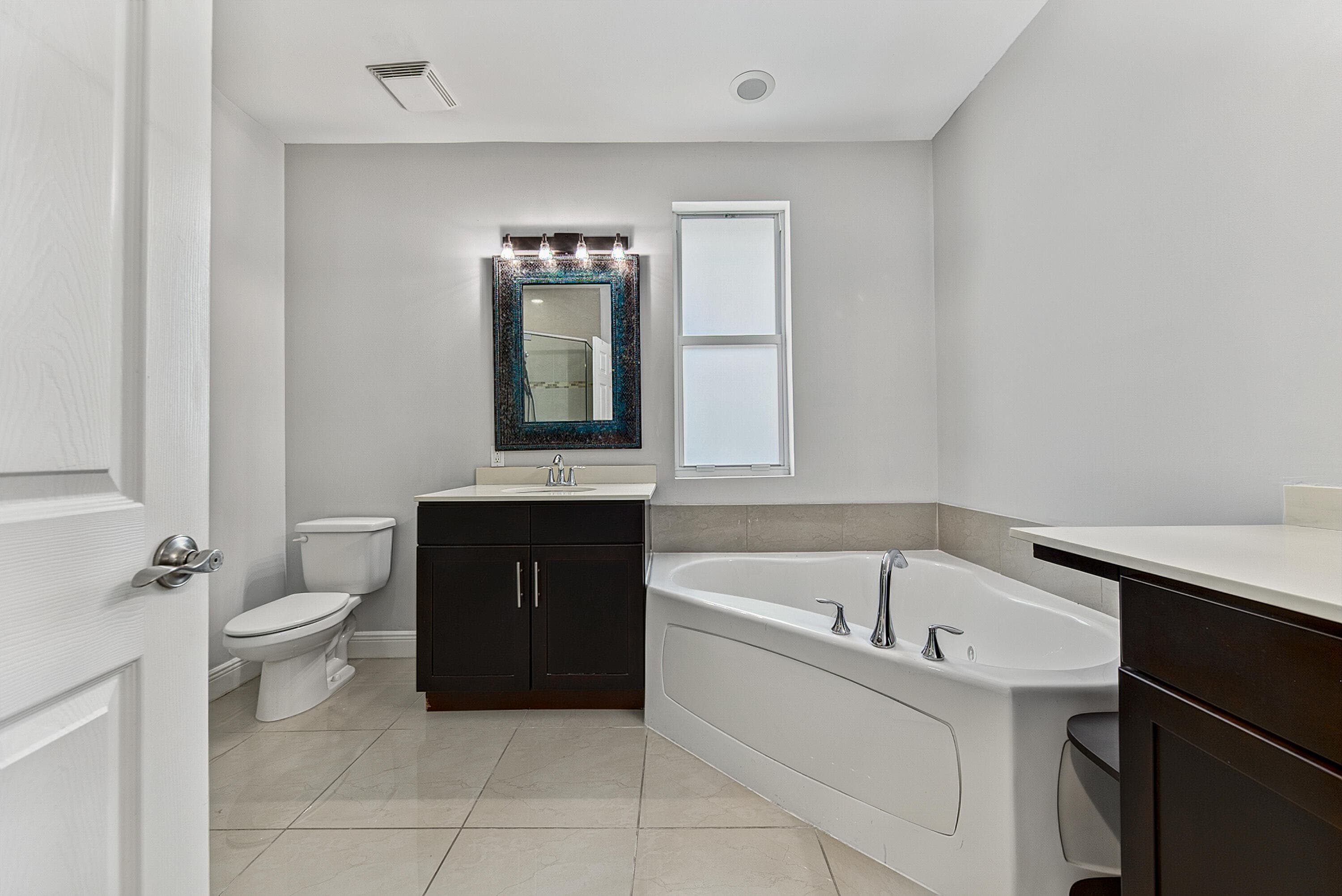 1135 NE 3rd Avenue, Fort Lauderdale, FL 33304 — photo 31 of 46
