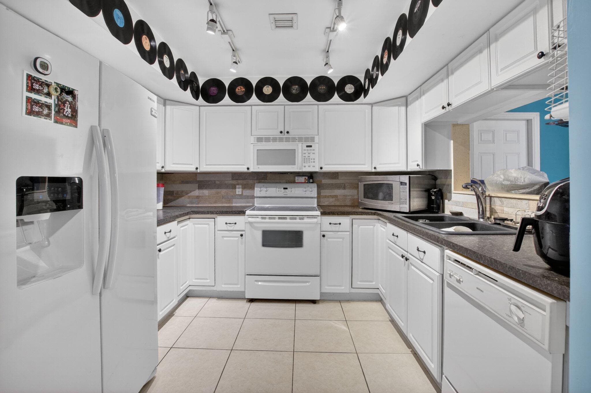 220 SW 10th Avenue, Boynton Beach, FL 33435 — photo 5 of 55